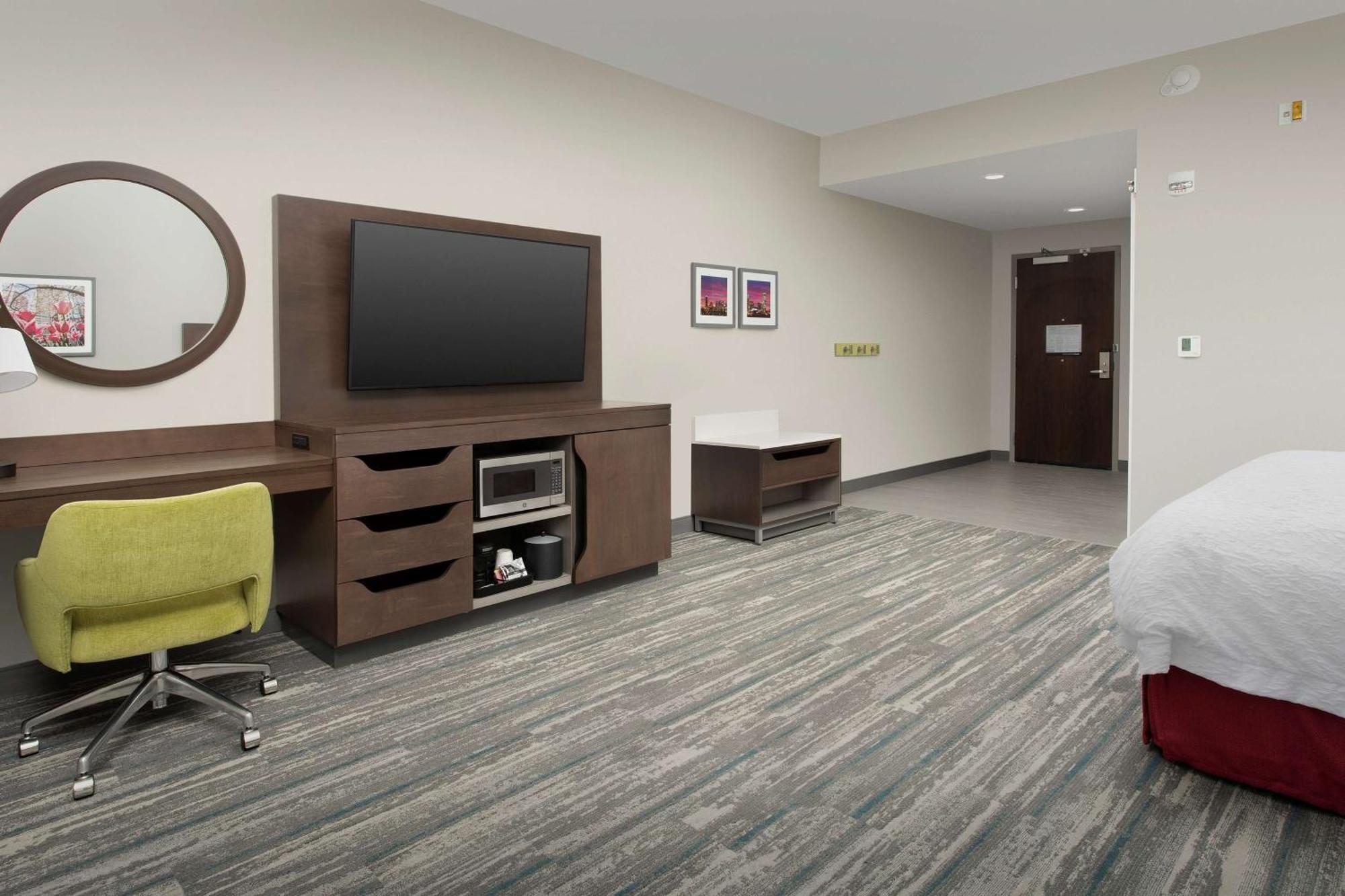Hampton & Airport Pointe Hotel