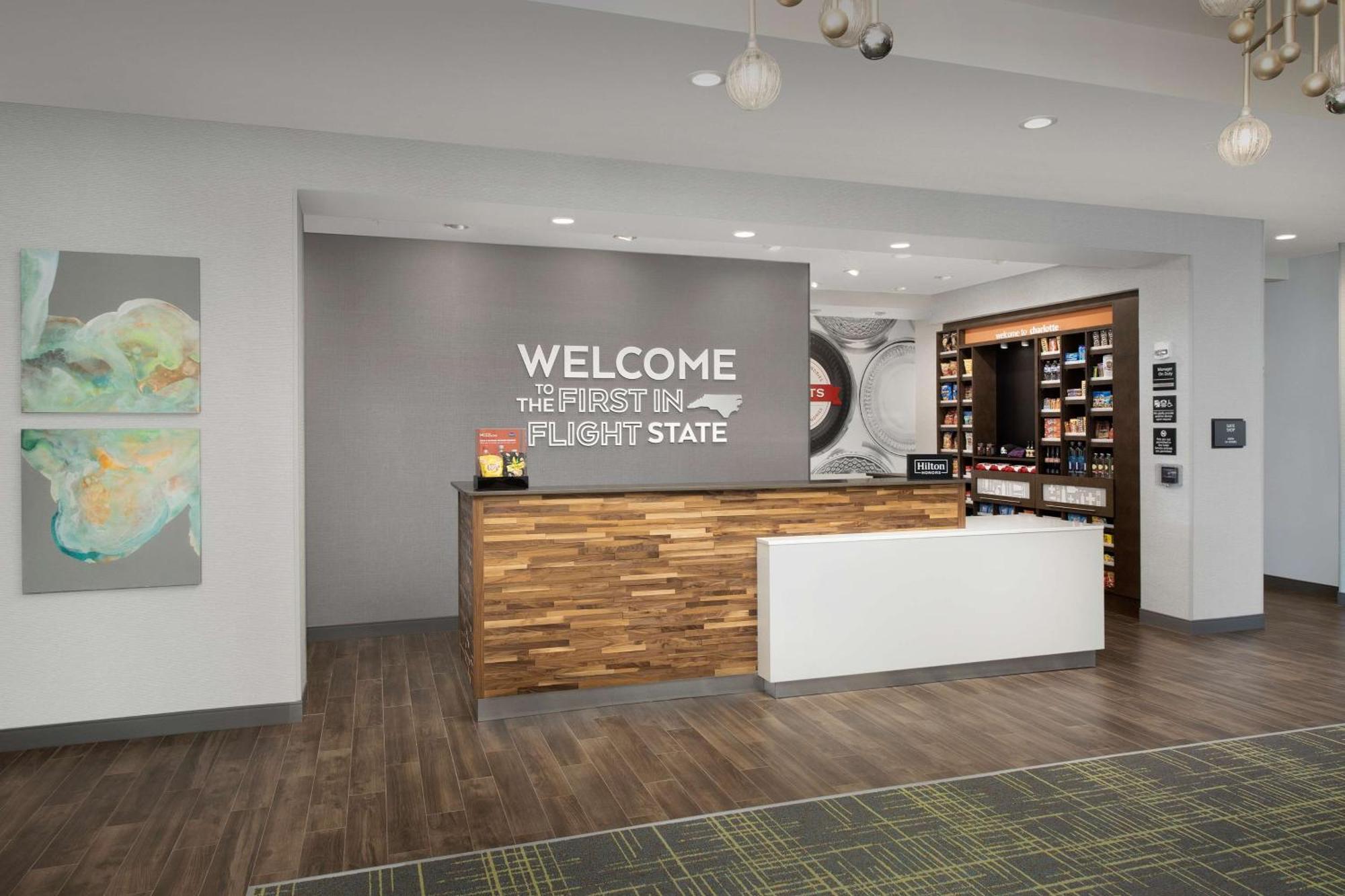 Hotel Hampton & Airport Pointe 3*