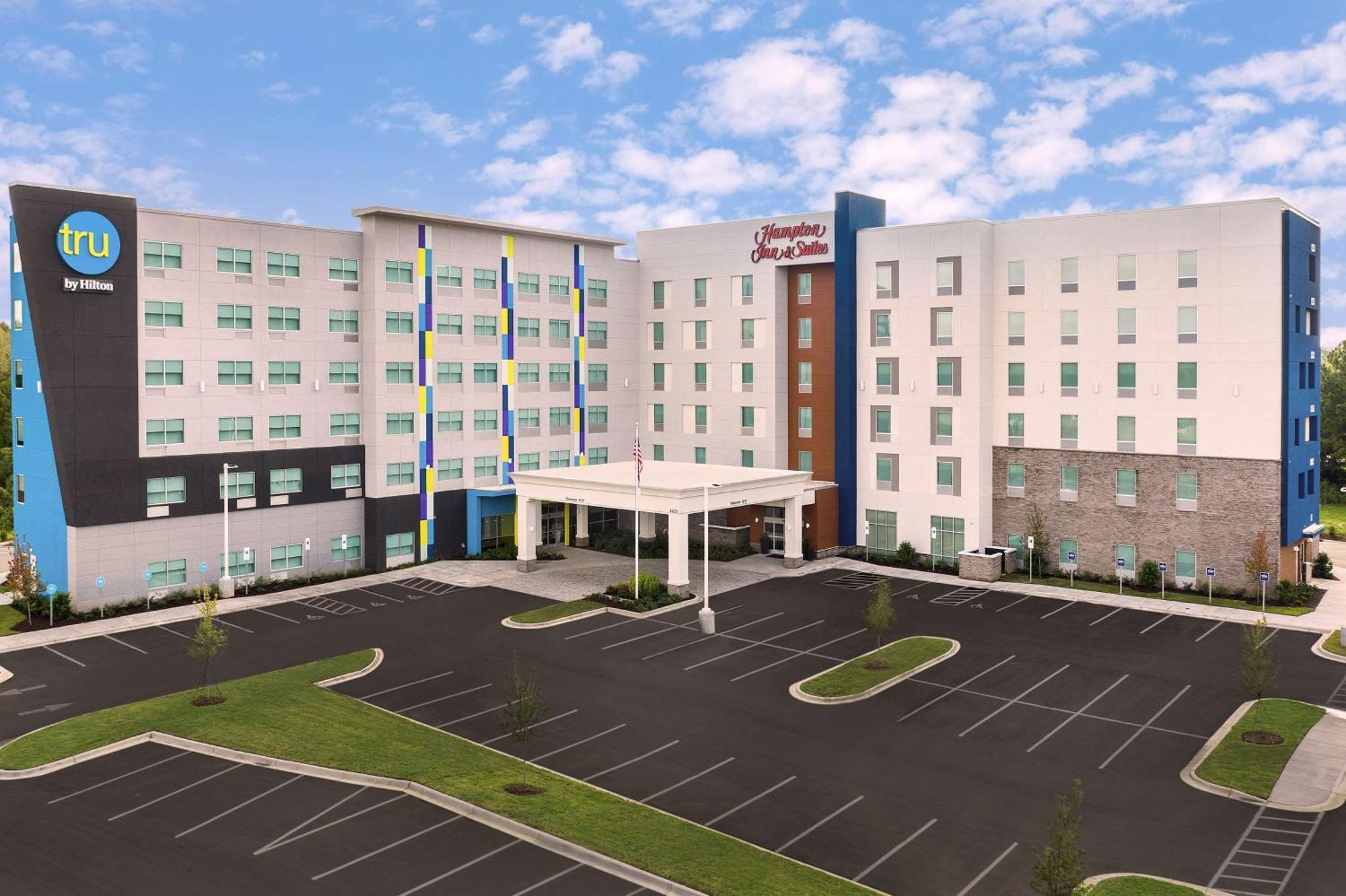 Hotel Hampton & Airport Pointe 3*