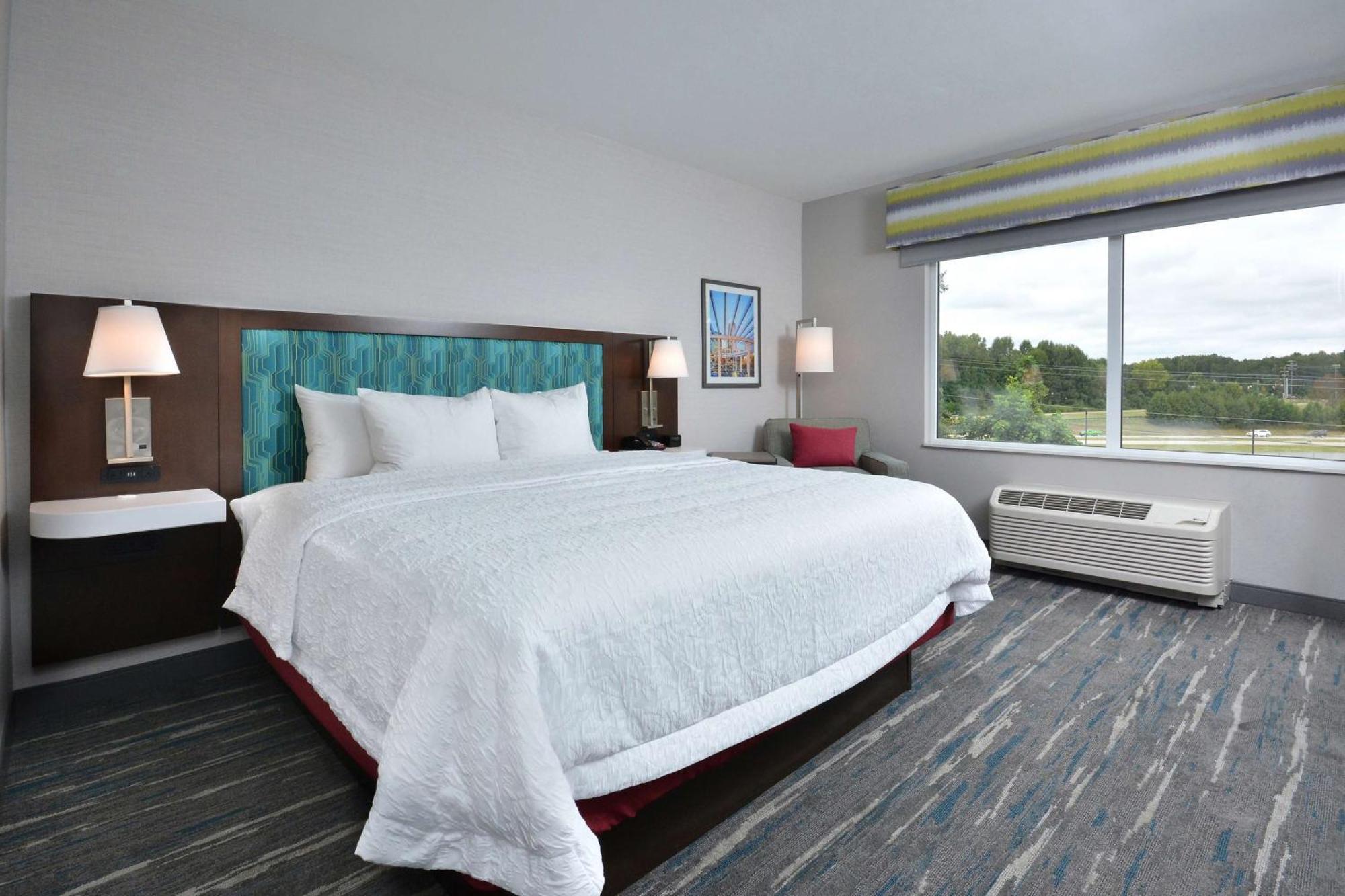 Hampton & North I 485 Hotel 3*