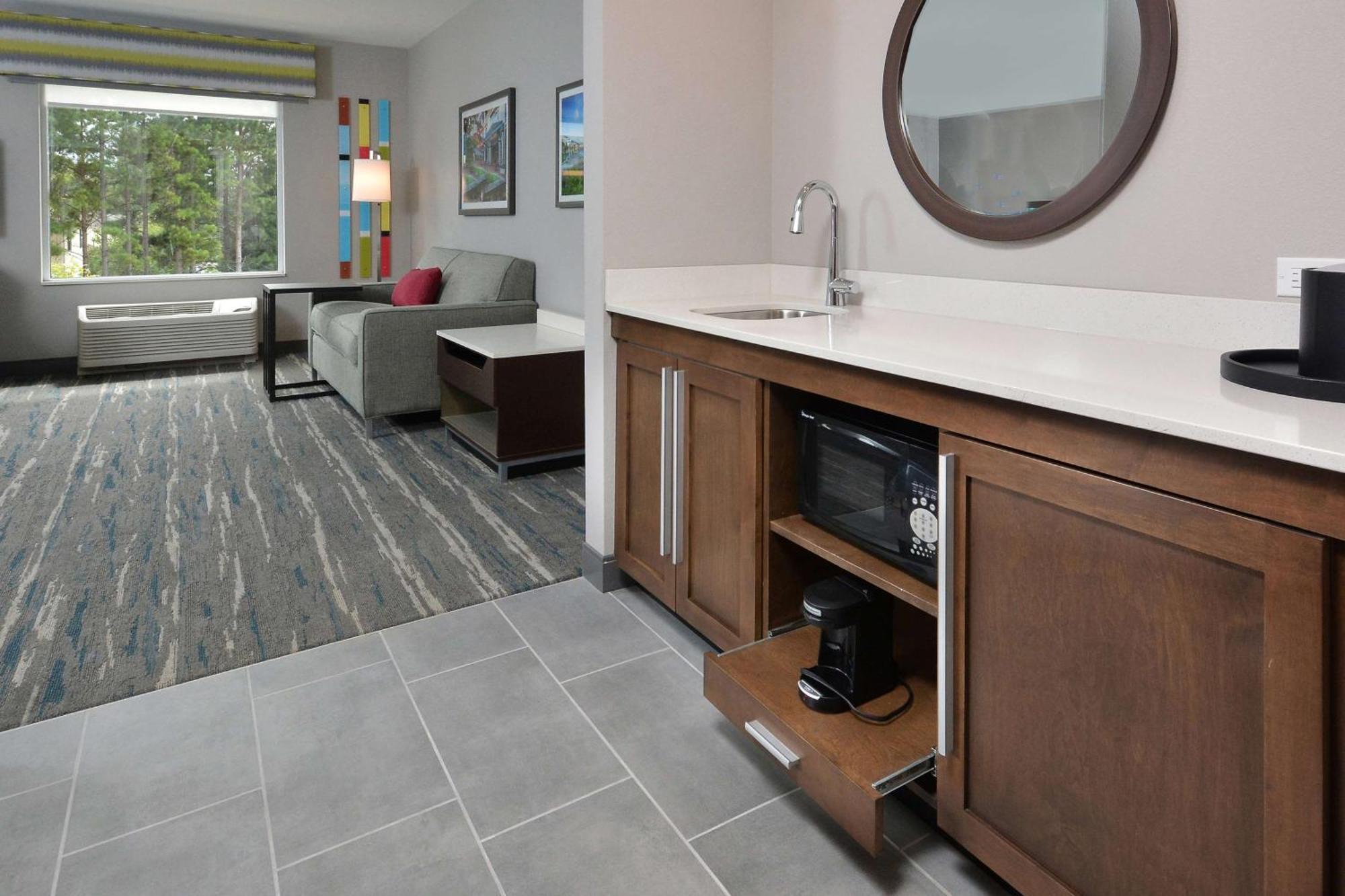 Hampton & North I 485 Hotel 3*