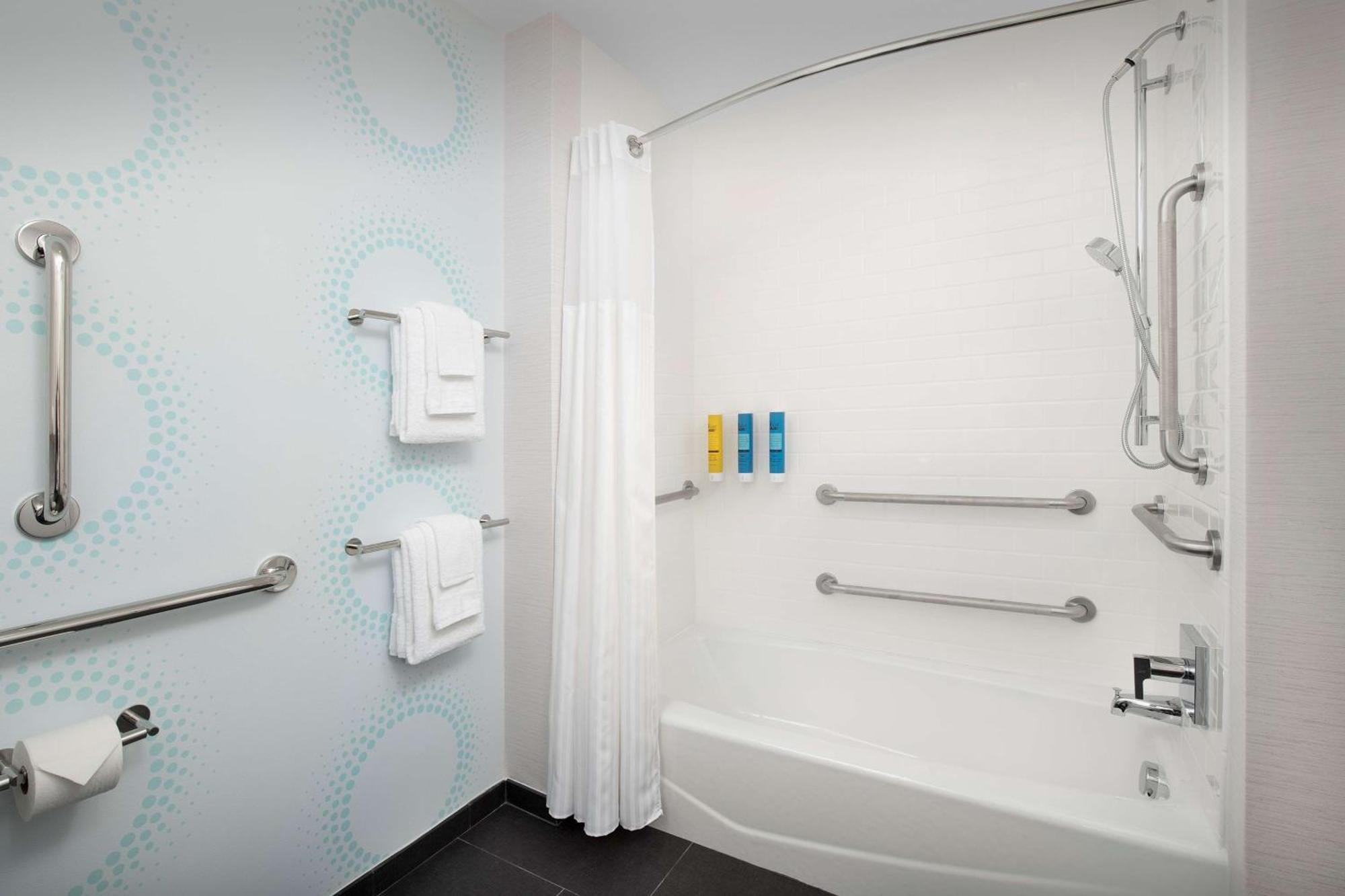 Hotel Tru By Hilton Airport Pointe