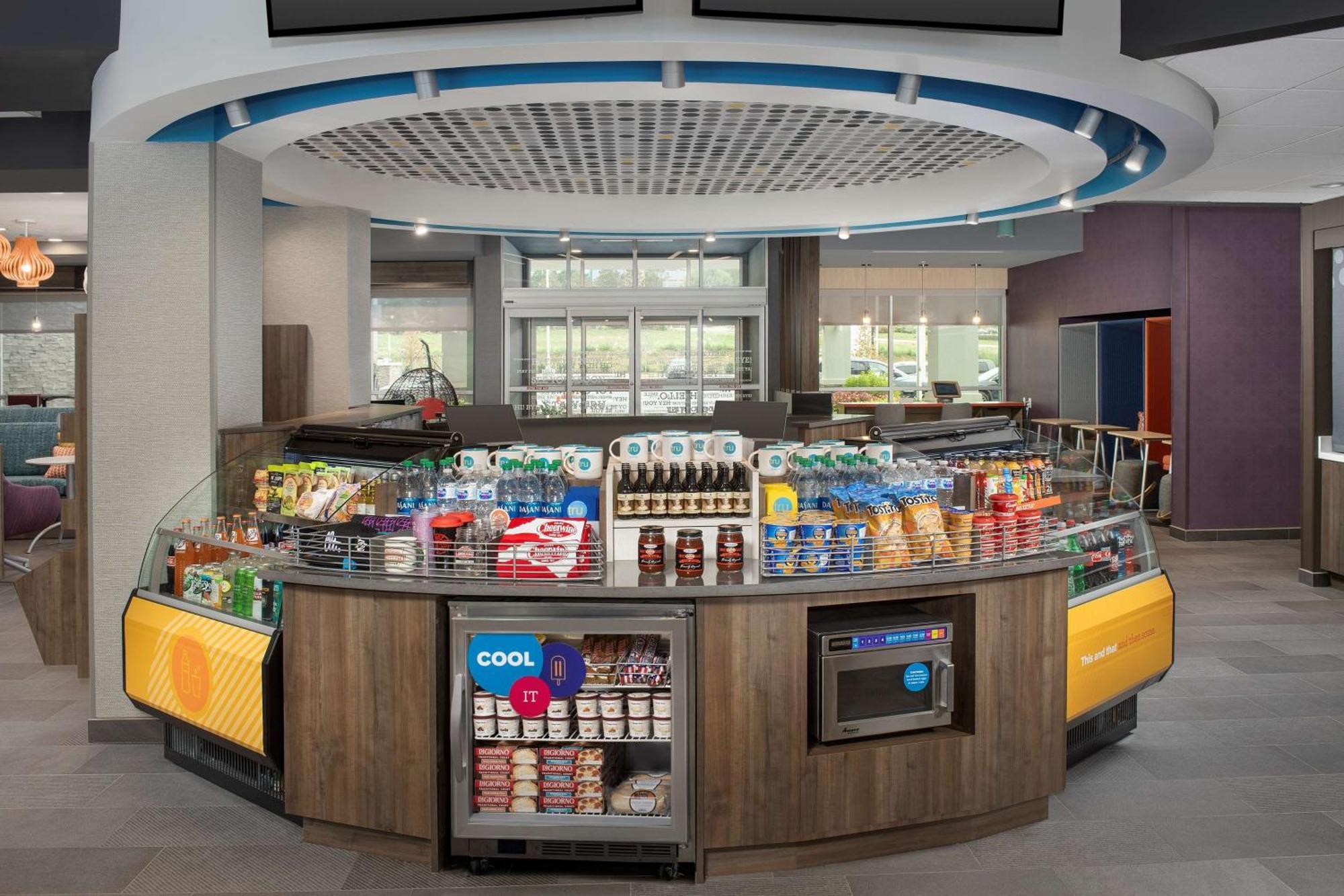 Tru By Hilton Airport Pointe 3*