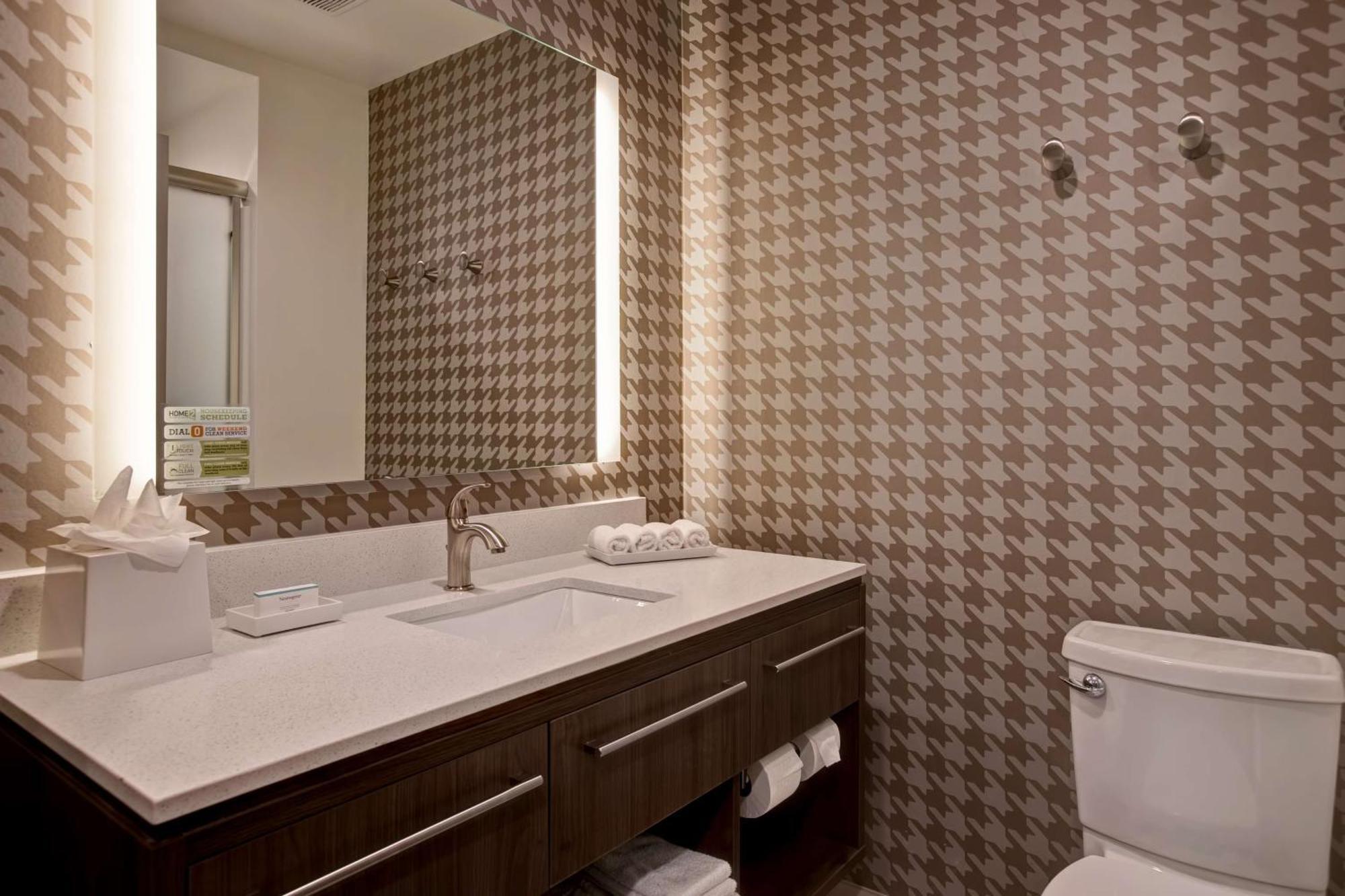 Home2 By Hilton Northlake Hotel 3*