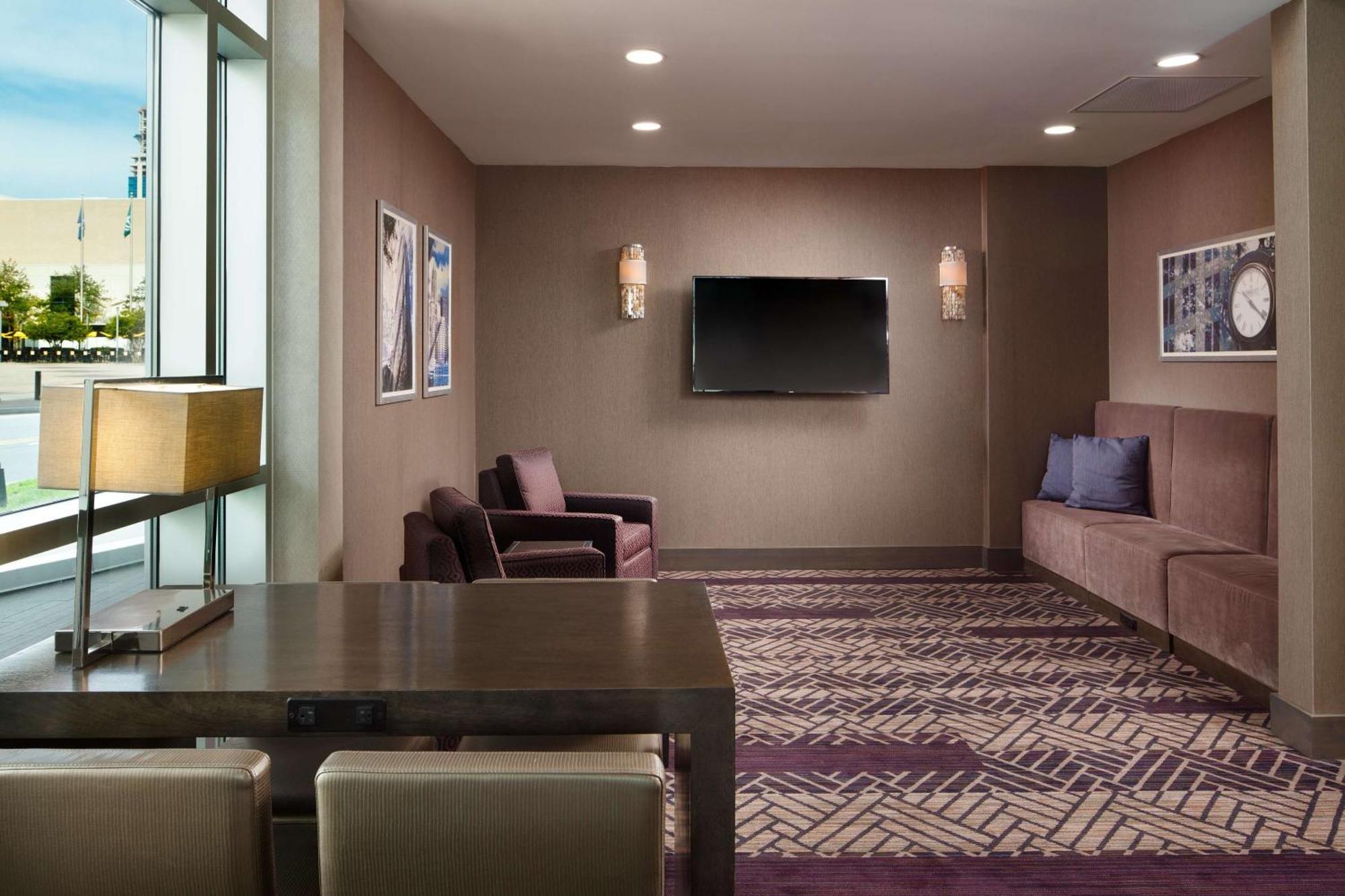 Hotel Embassy By Hilton Uptown Charlotte