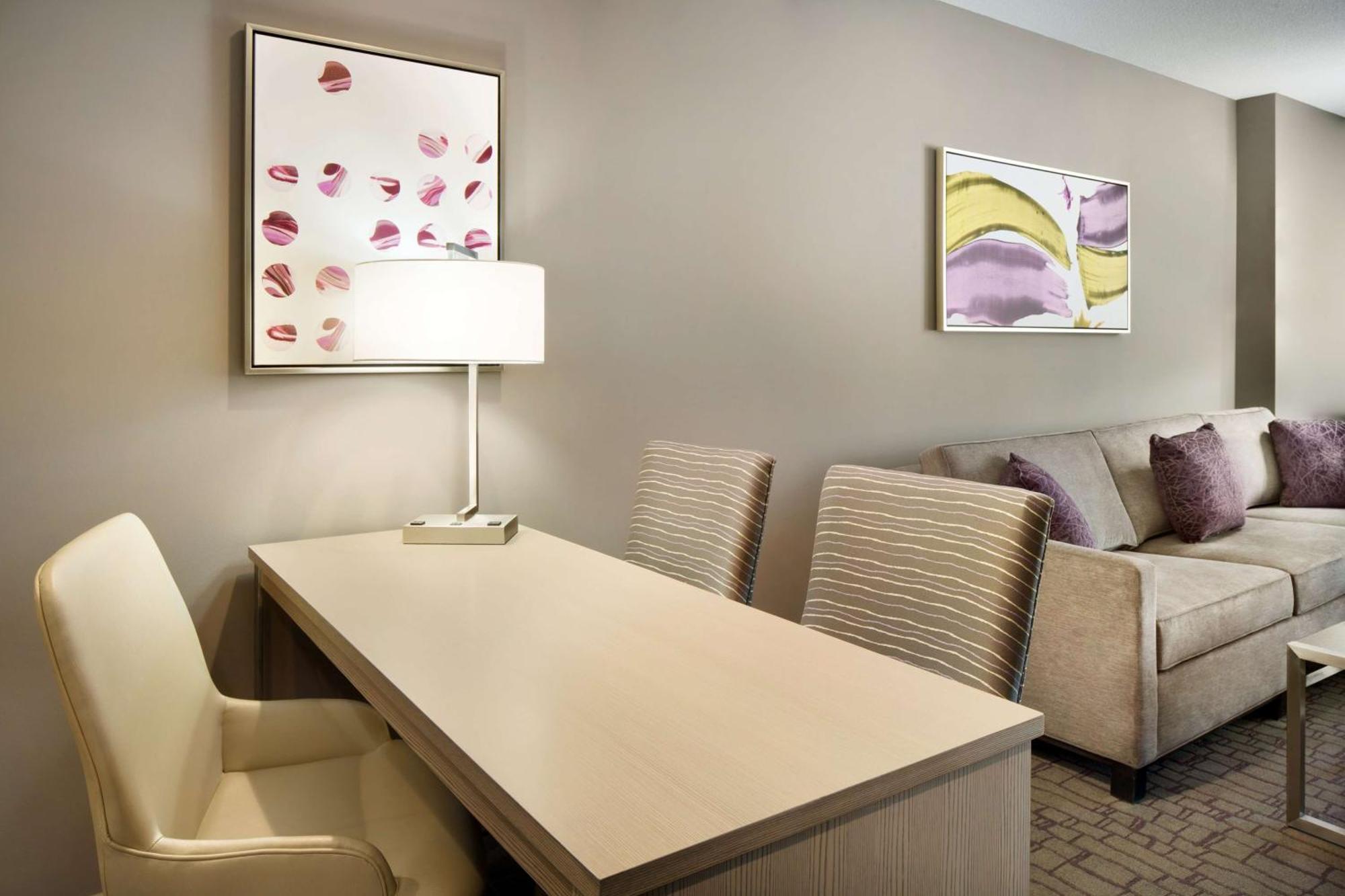 Hotel Embassy By Hilton Uptown 4*