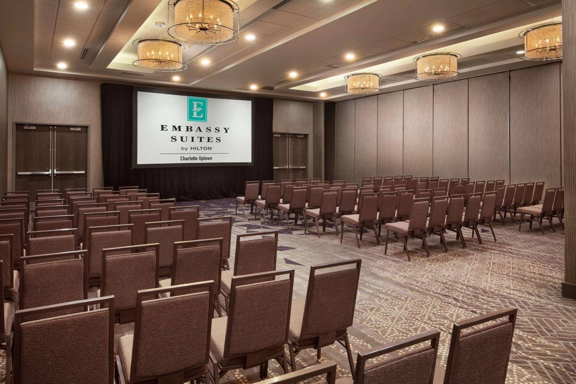 Hotel Embassy By Hilton Uptown 4*