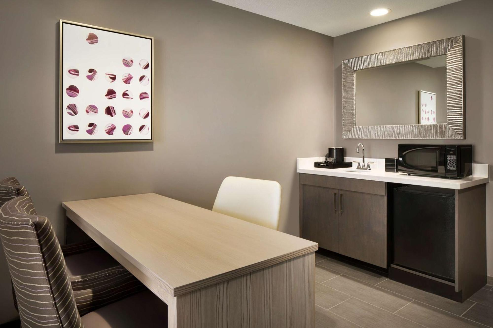 Embassy By Hilton Uptown 4*