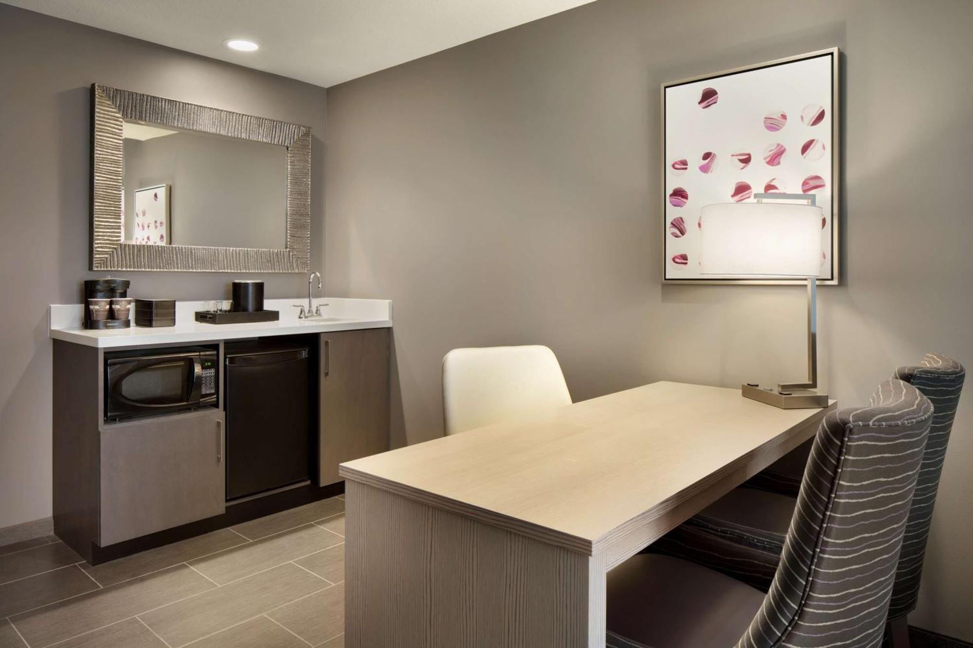 Embassy By Hilton Uptown Hotel 4*