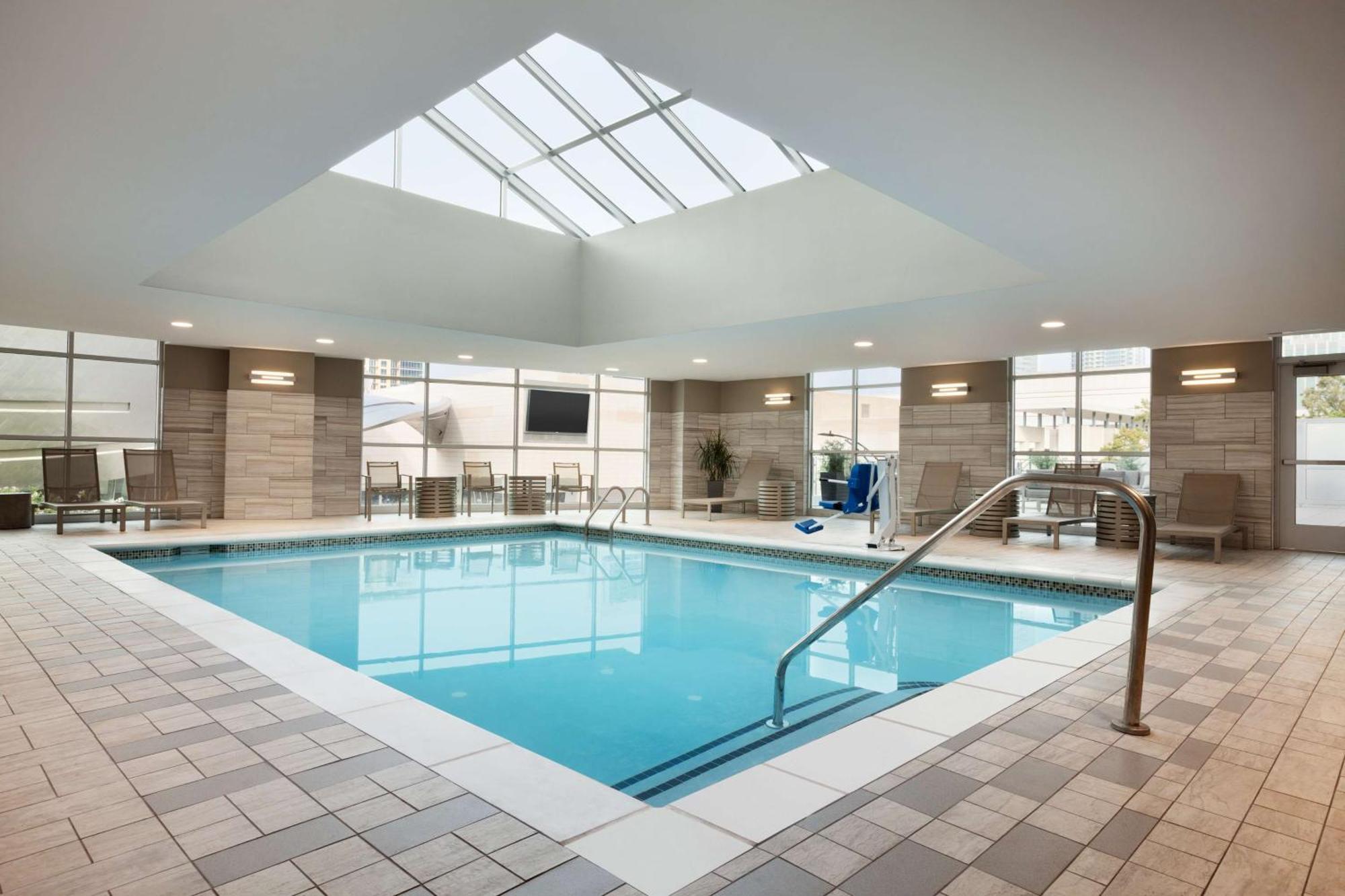 Hotel Embassy By Hilton Uptown Charlotte