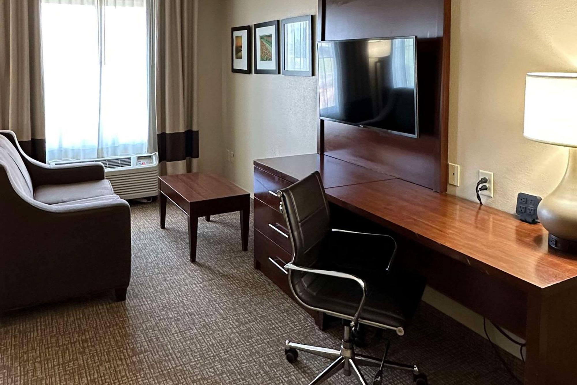 Comfort Airport Hotel 3*