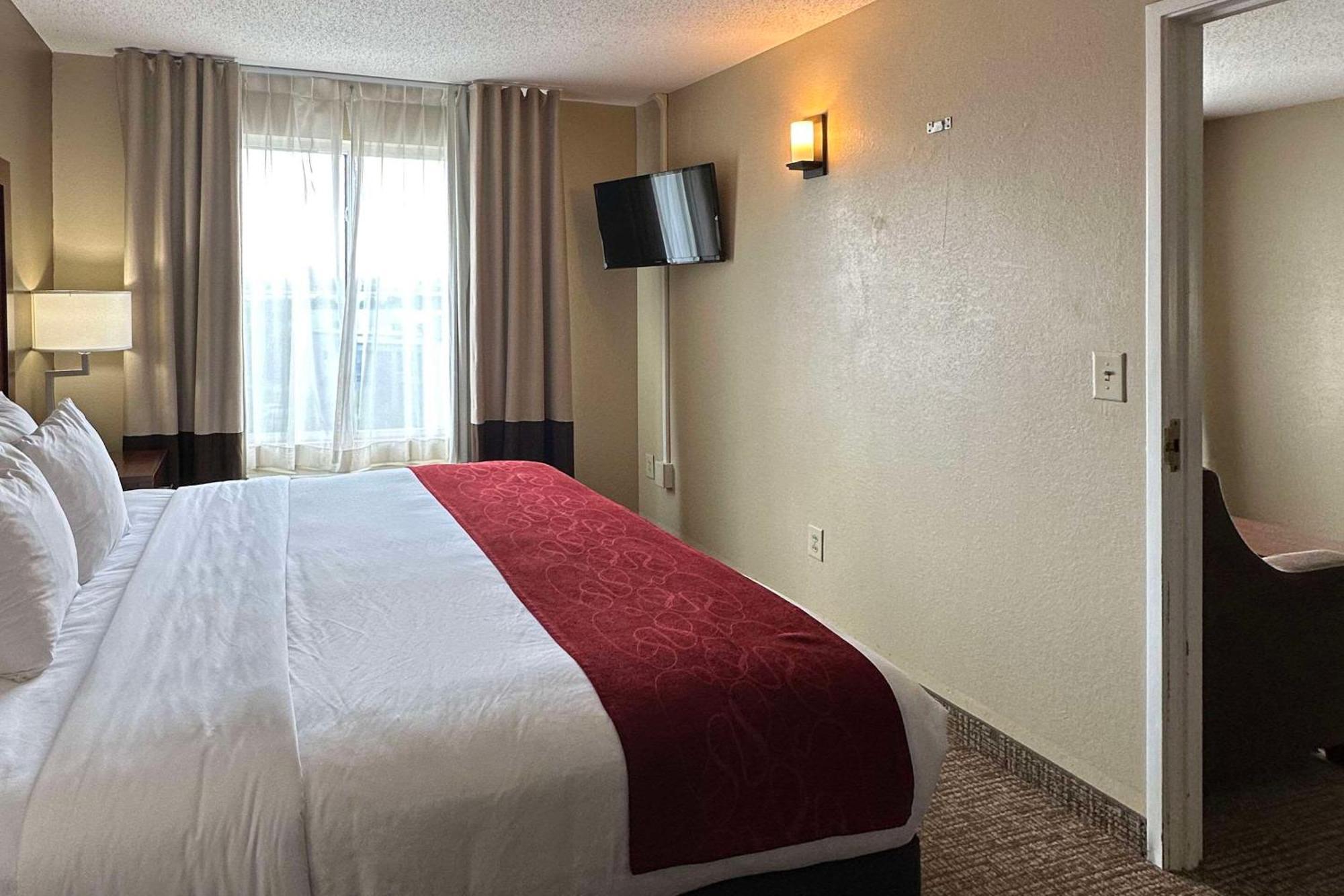 Comfort Airport Hotel 3*