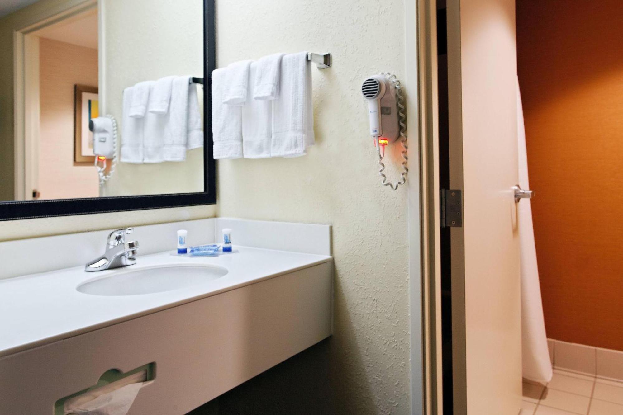 Fairfield & Arrowood Hotel 3*
