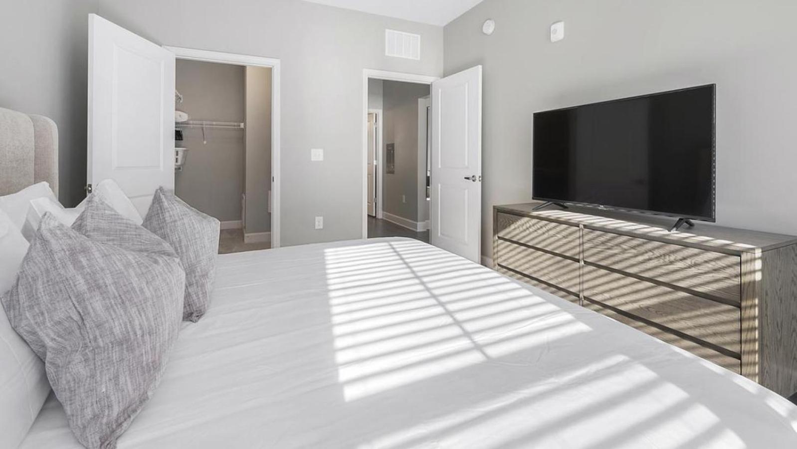 Apartment Landing Modern With Amazing Amenities *