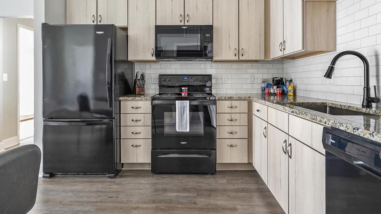 Landing Modern With Amazing Amenities Apartment