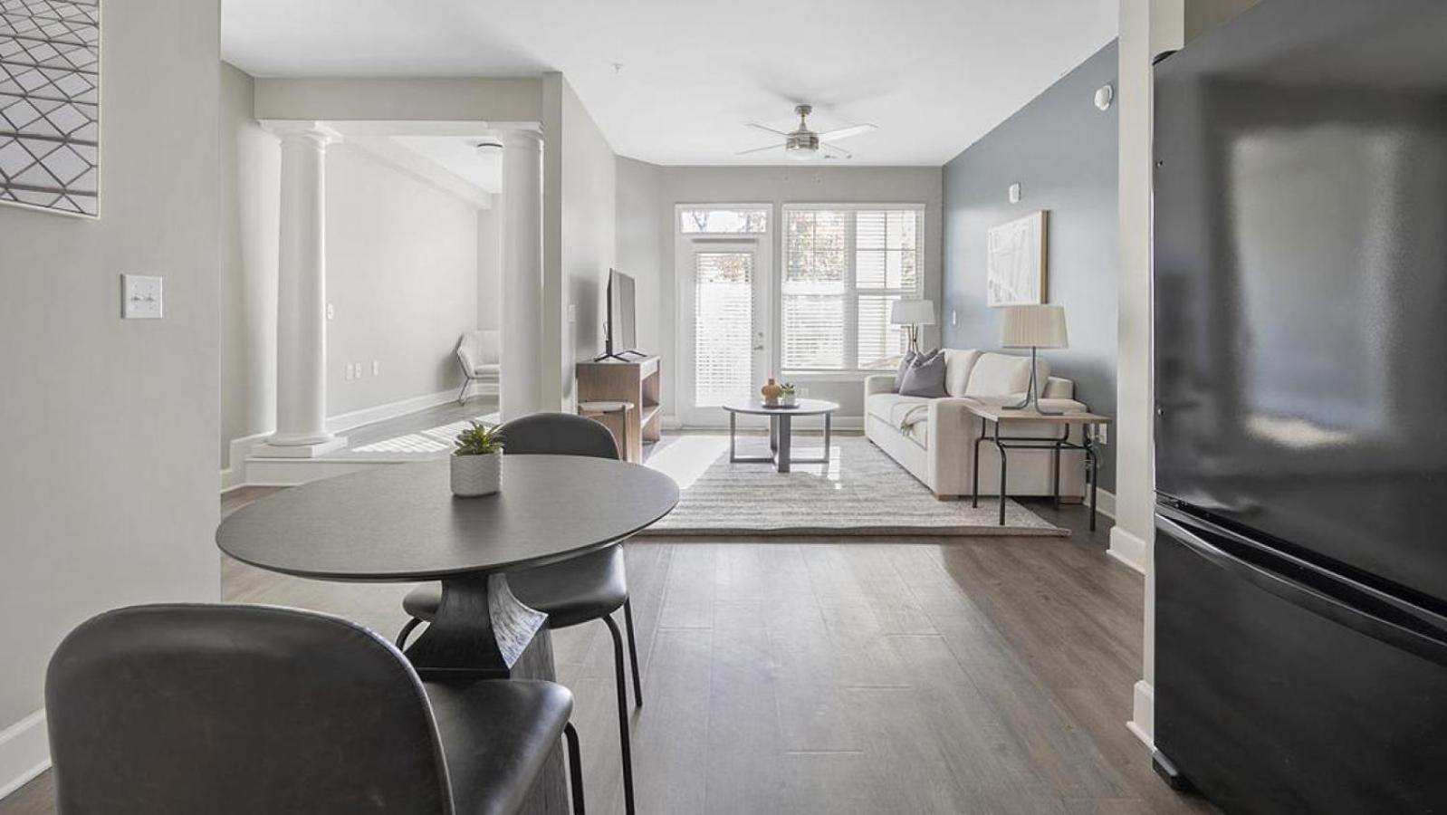 Apartment Landing Modern With Amazing Amenities *