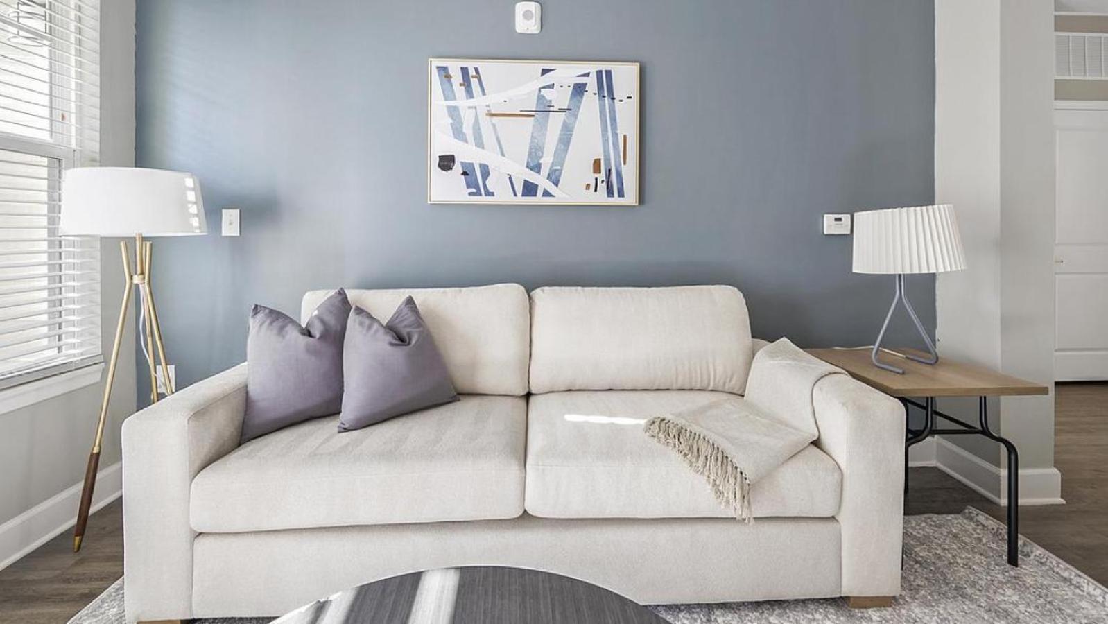 Landing Modern With Amazing Amenities *