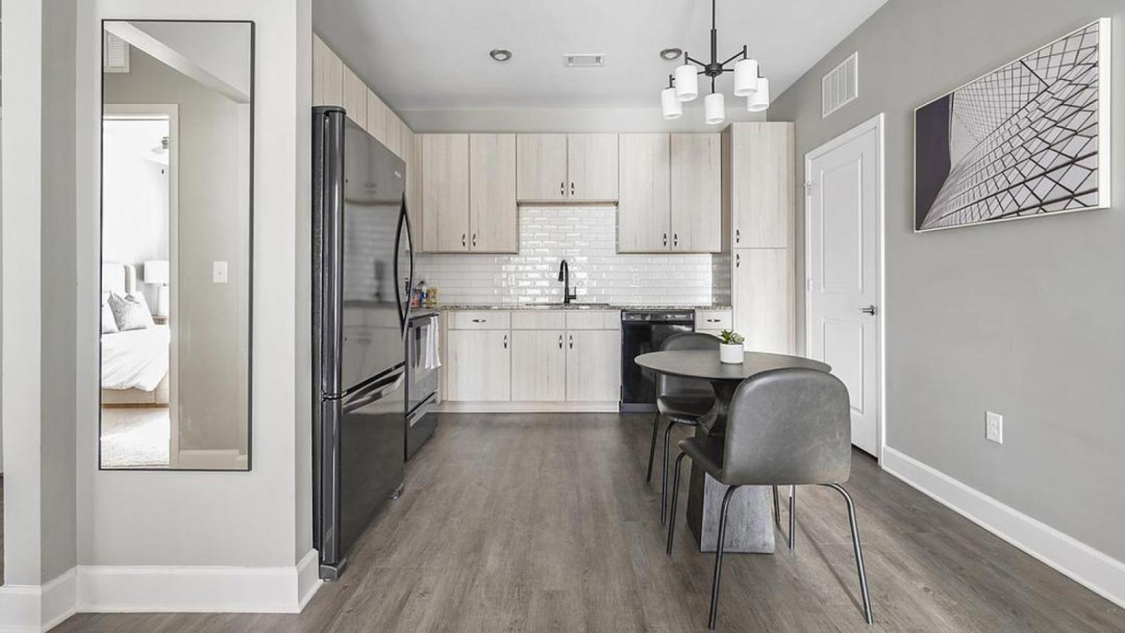 Landing Modern With Amazing Amenities Apartment
