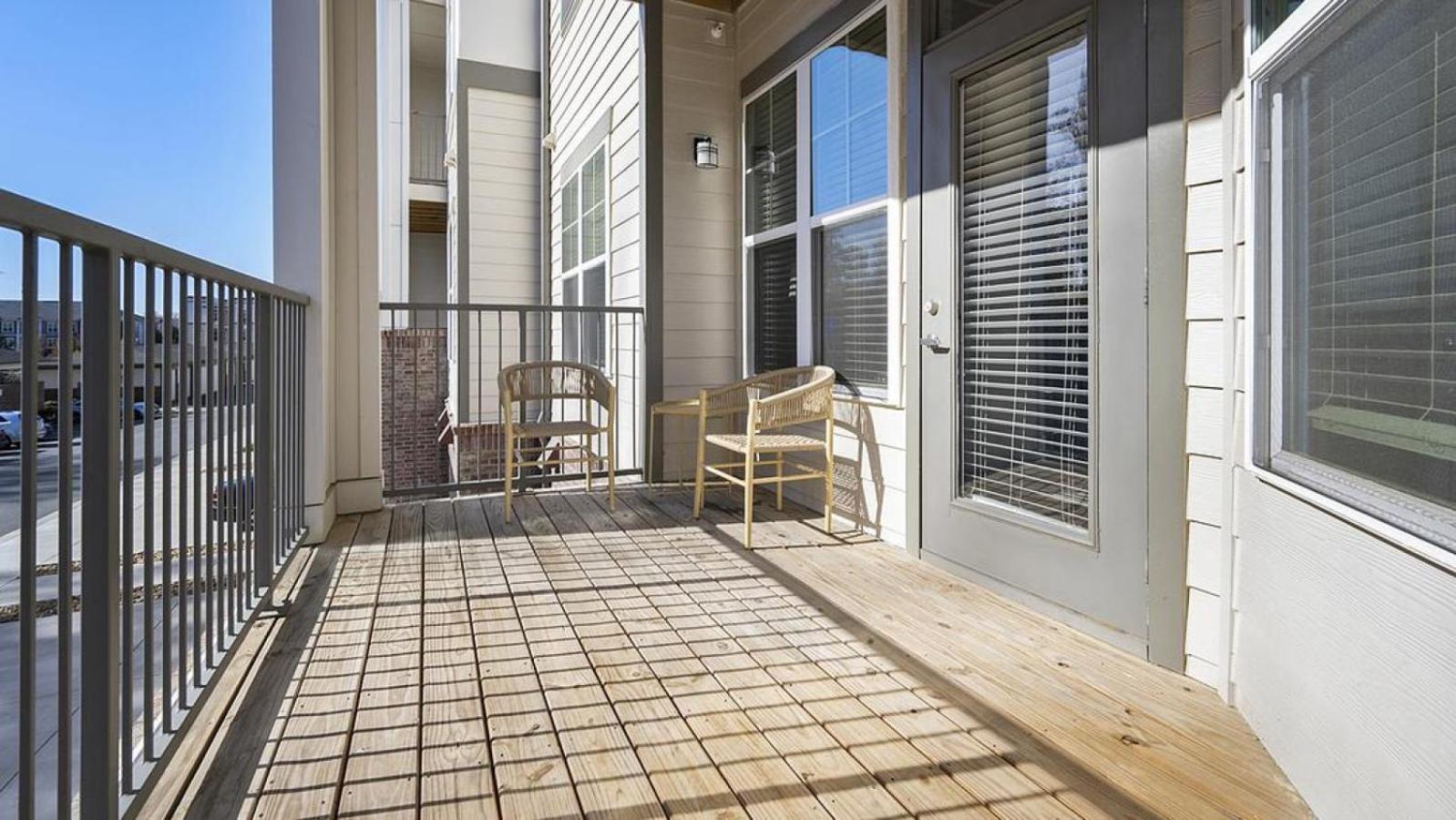 Landing Modern With Amazing Amenities Apartment
