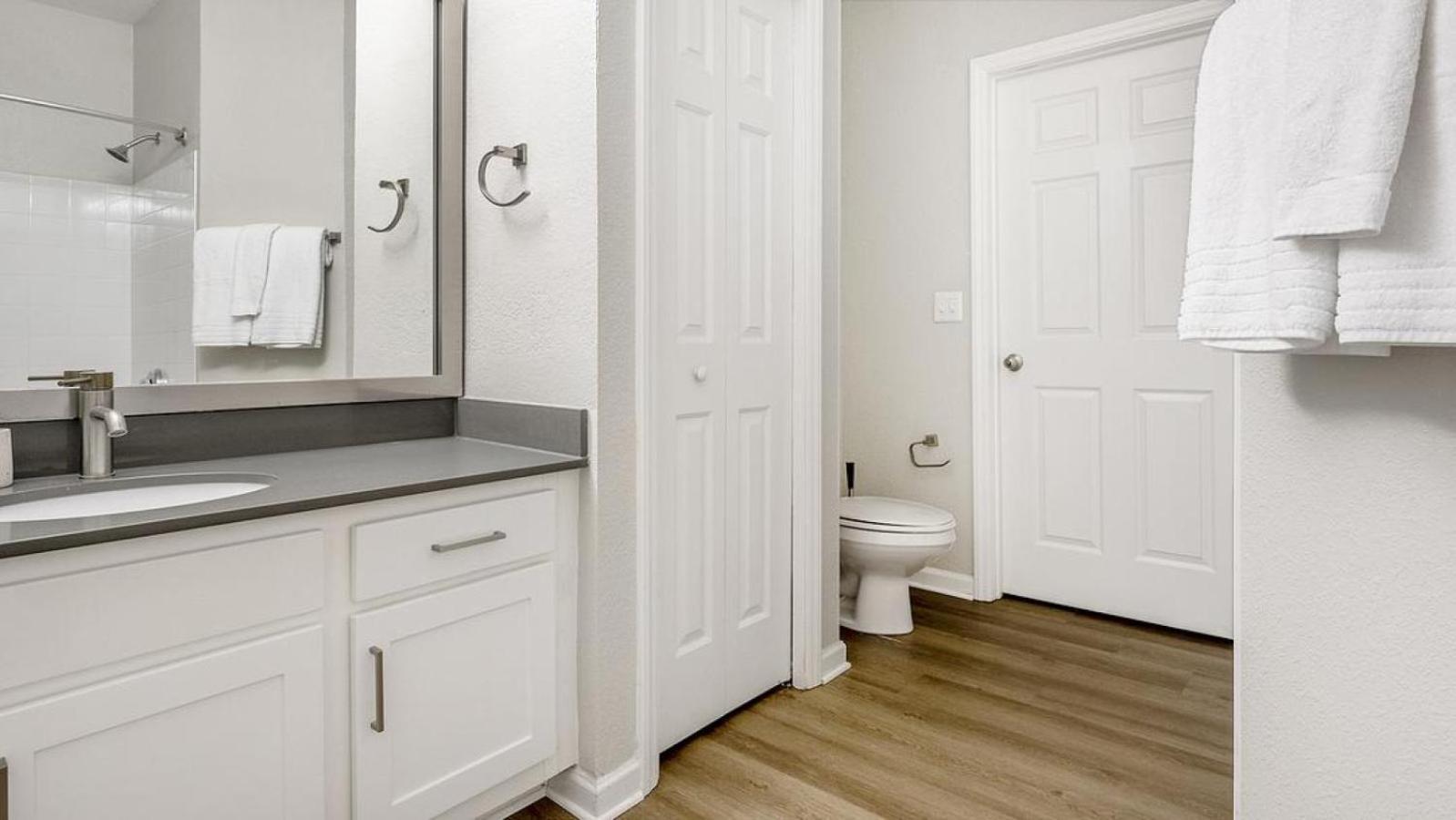 Landing - Modern With Amazing Amenities * Charlotte