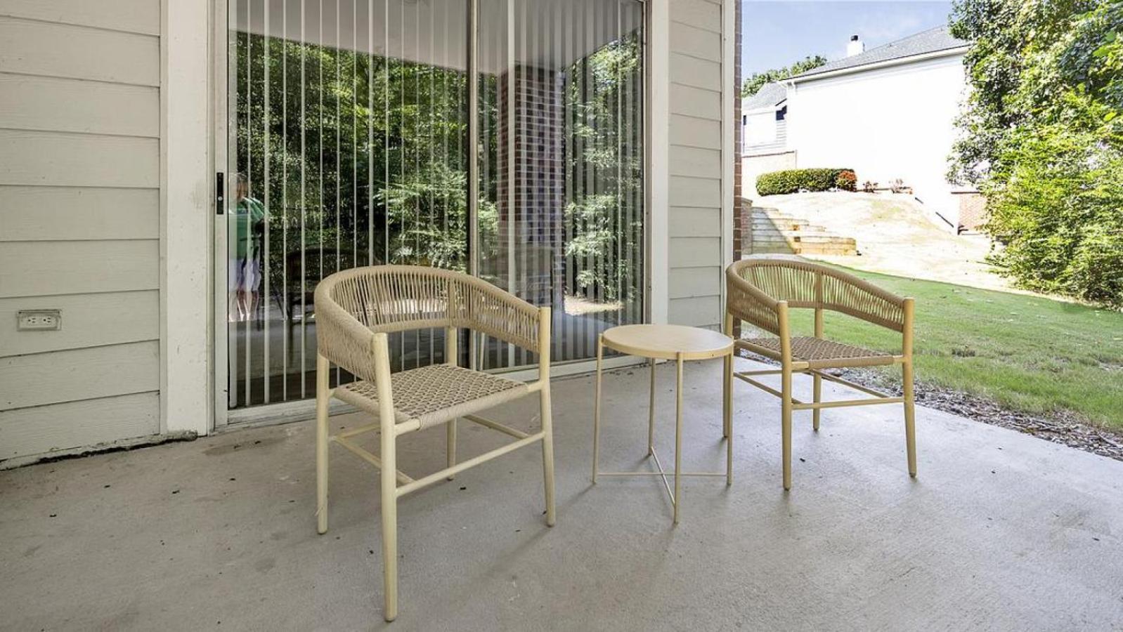 Landing - Modern With Amazing Amenities Apartment