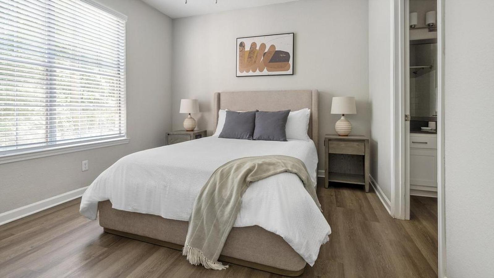 Landing - Modern With Amazing Amenities * Charlotte