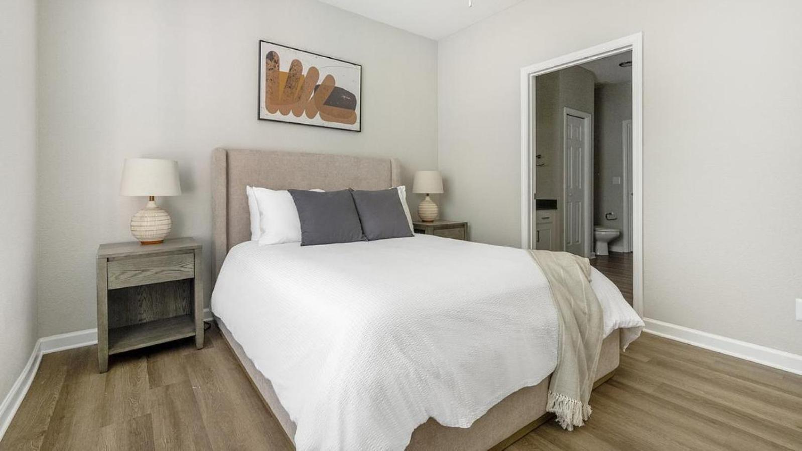 Landing - Modern With Amazing Amenities *