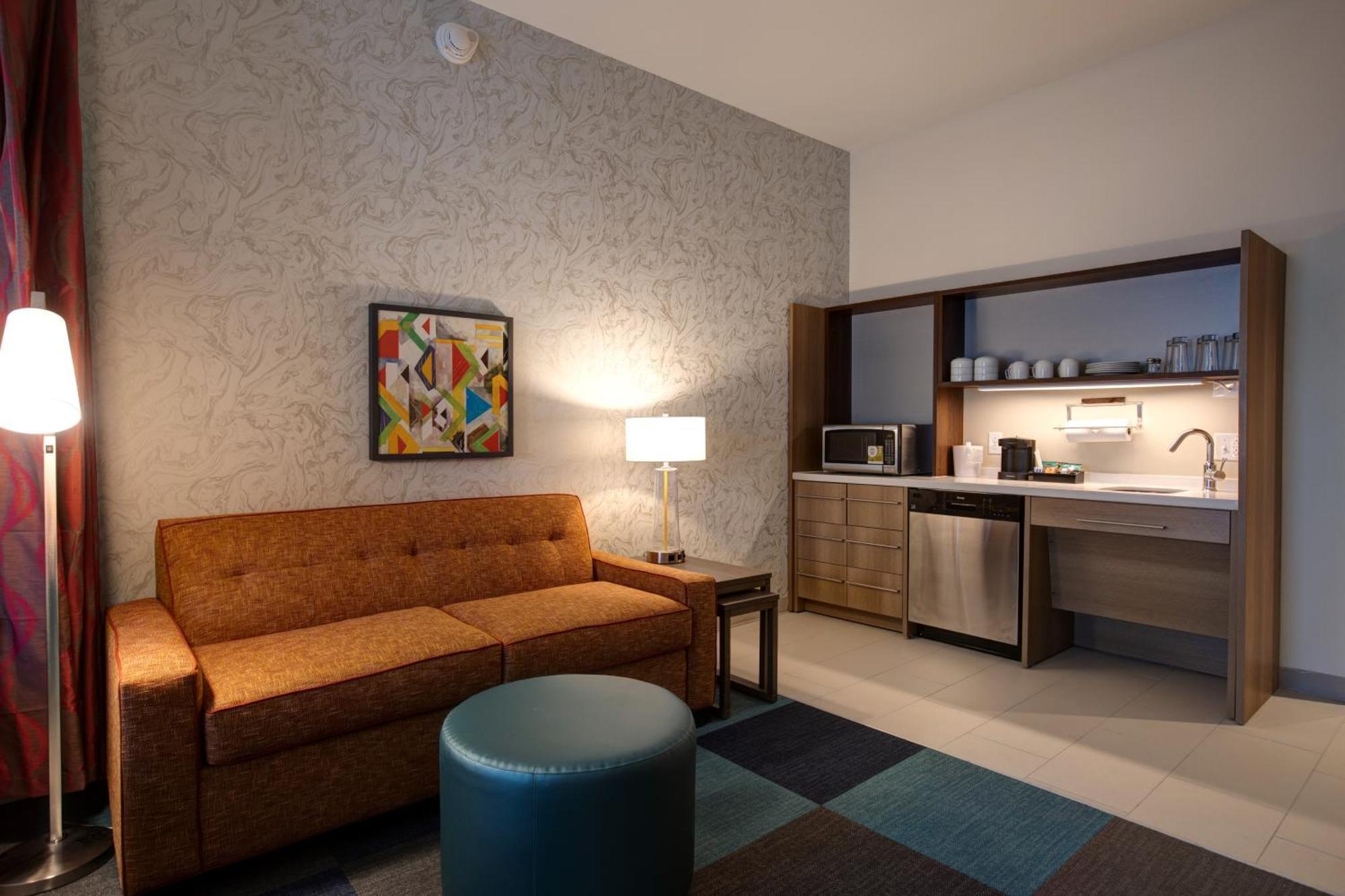 Home2 By Hilton Uptown Hotel 3*