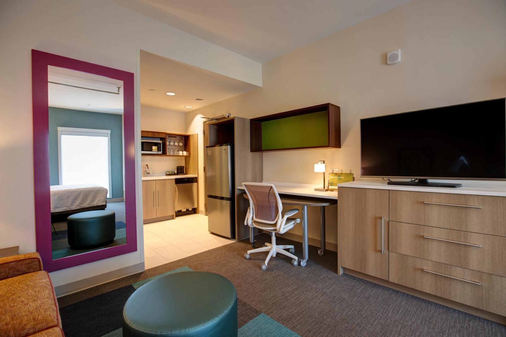 Home2 By Hilton Uptown Hotel 3*