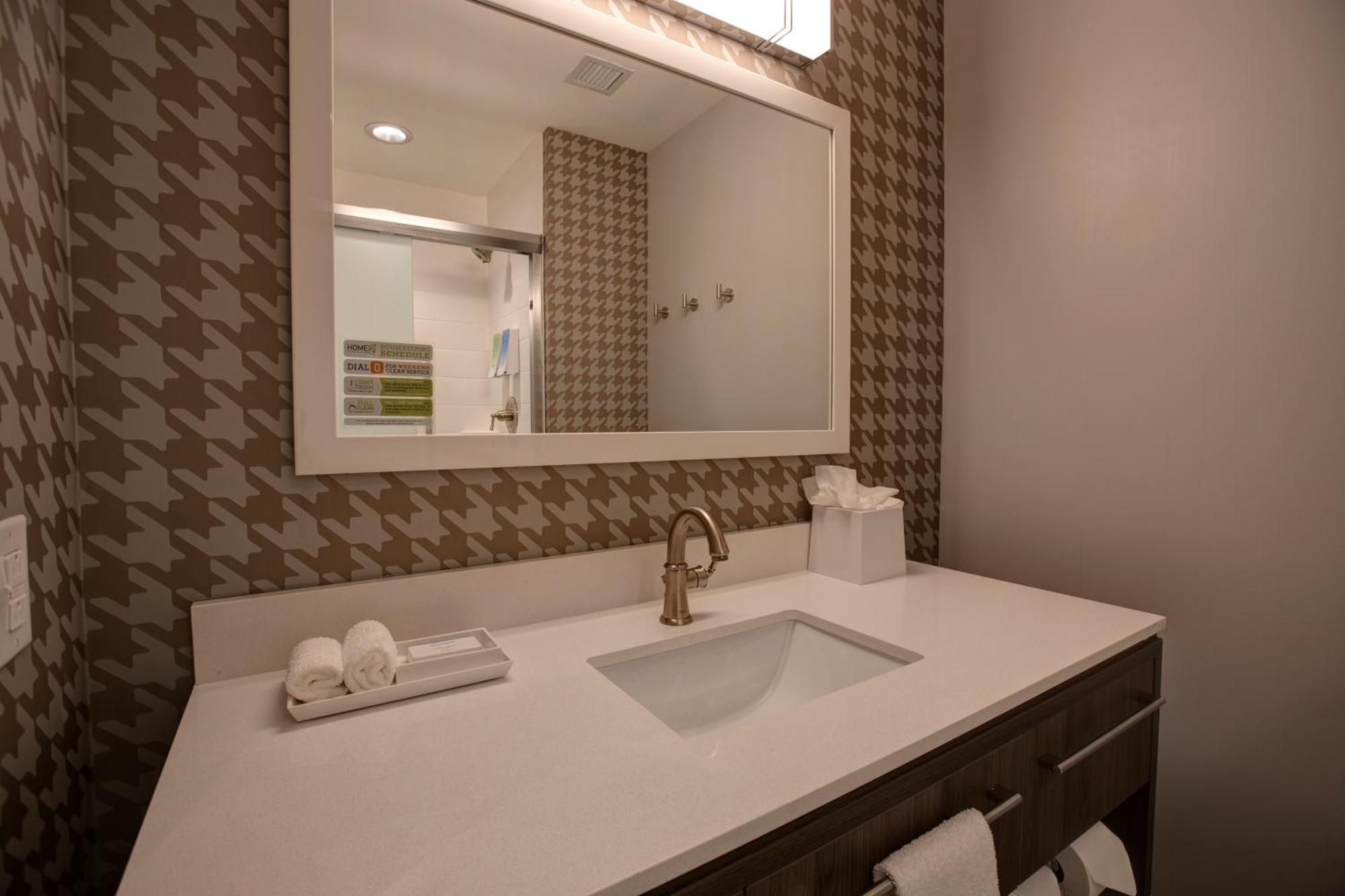 Home2 By Hilton Uptown 3*