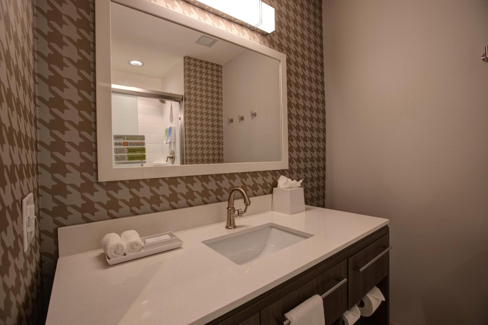 Home2 By Hilton Uptown Hotel