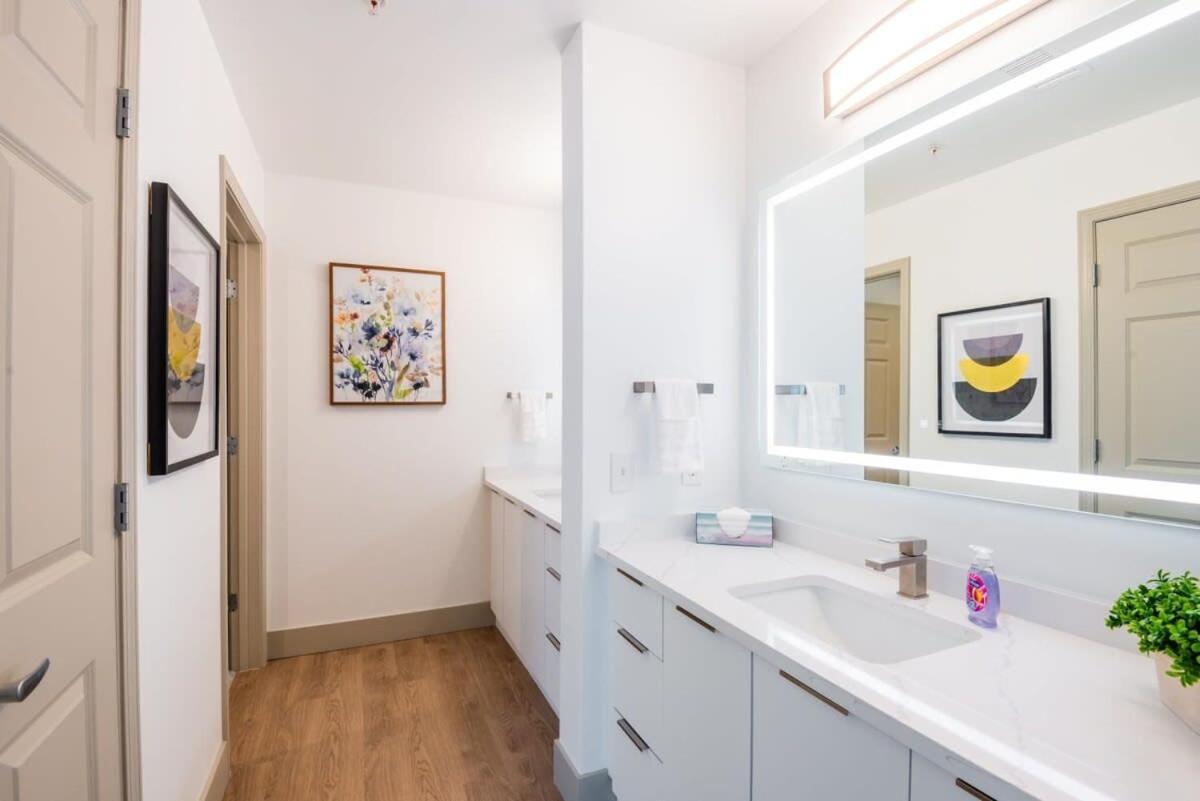 3br Premium Downtown With Office & Gym Charlotte