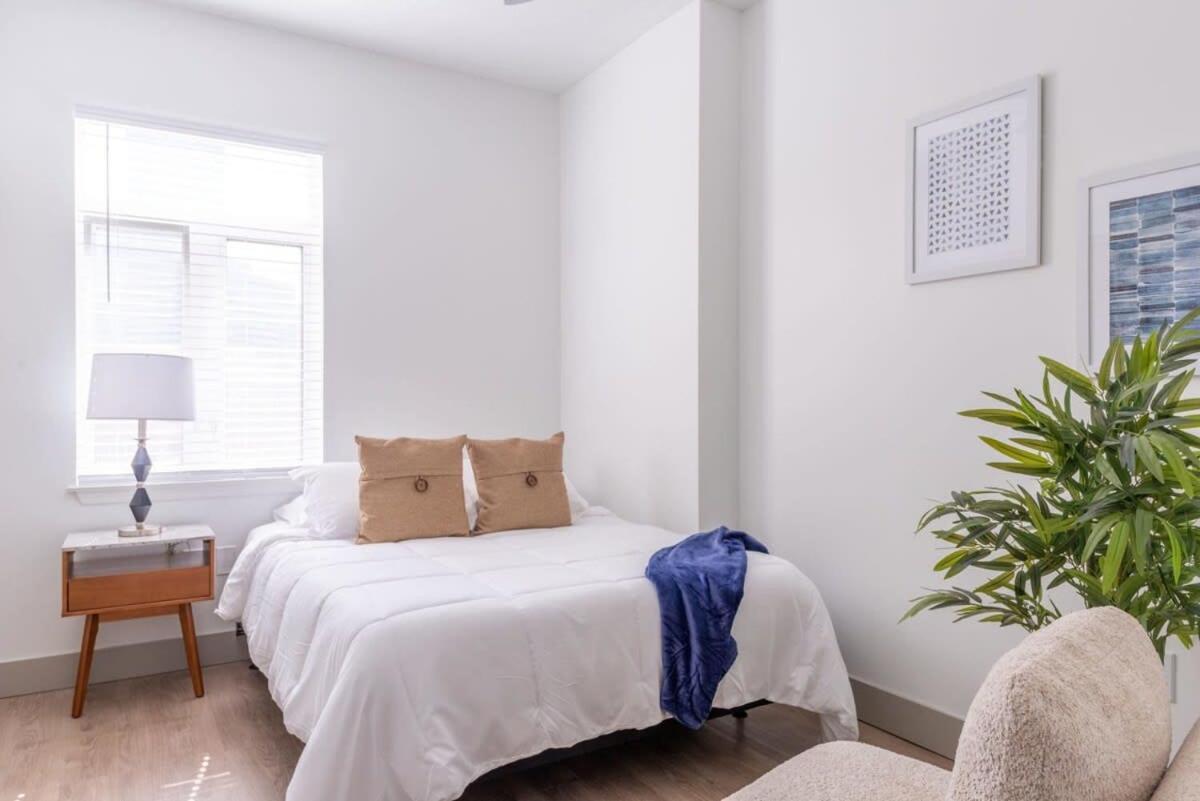 3br Premium Downtown With Office & Gym Charlotte