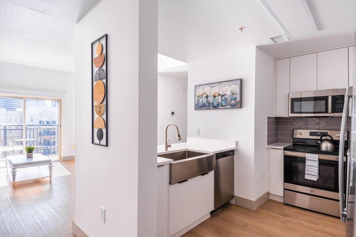 3br Premium Downtown With Office & Gym * Charlotte