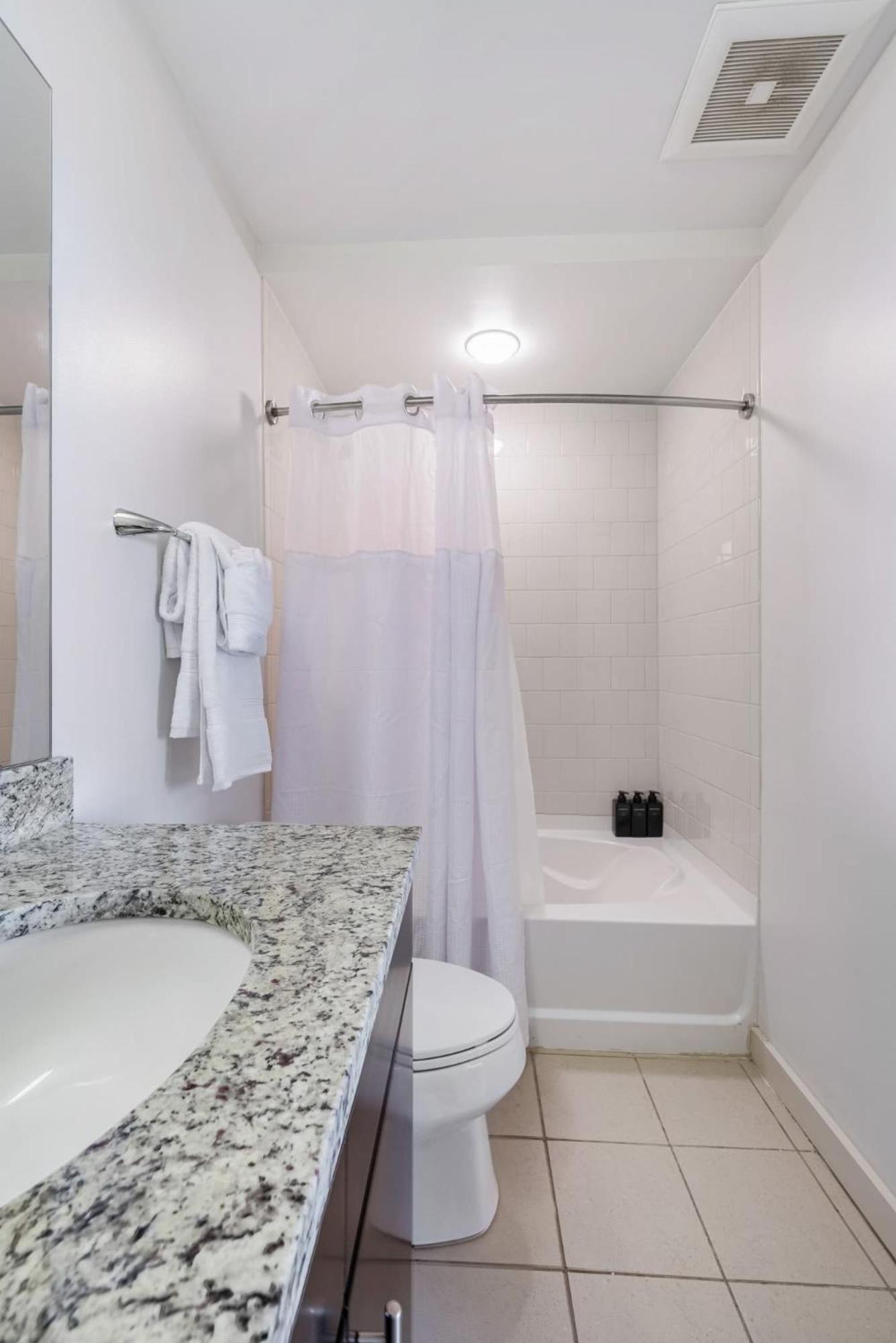 Luxurious Uptown Apartments In Charlotte North Carolina *