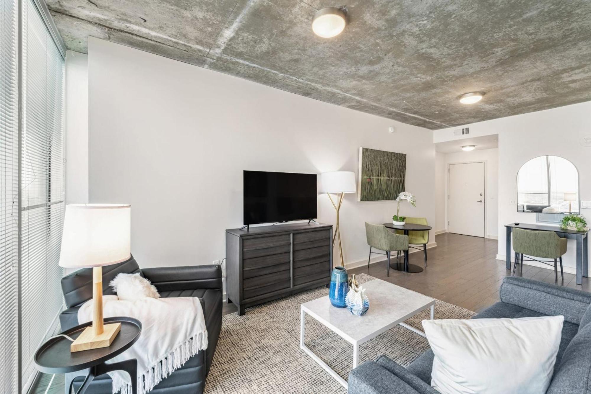 Luxurious Uptown Apartments In Charlotte North Carolina *