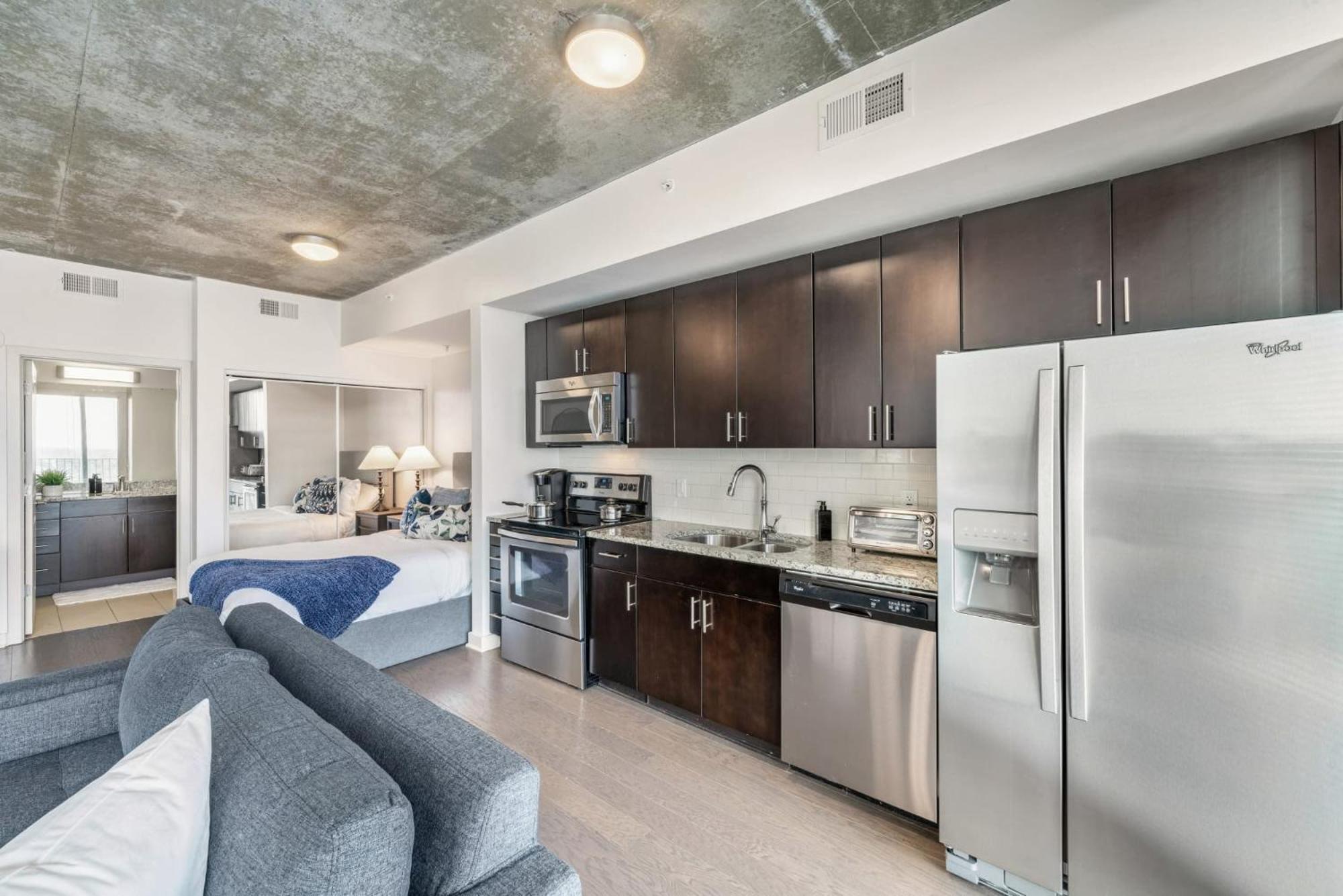 Luxurious Uptown Apartments In Charlotte North Carolina *