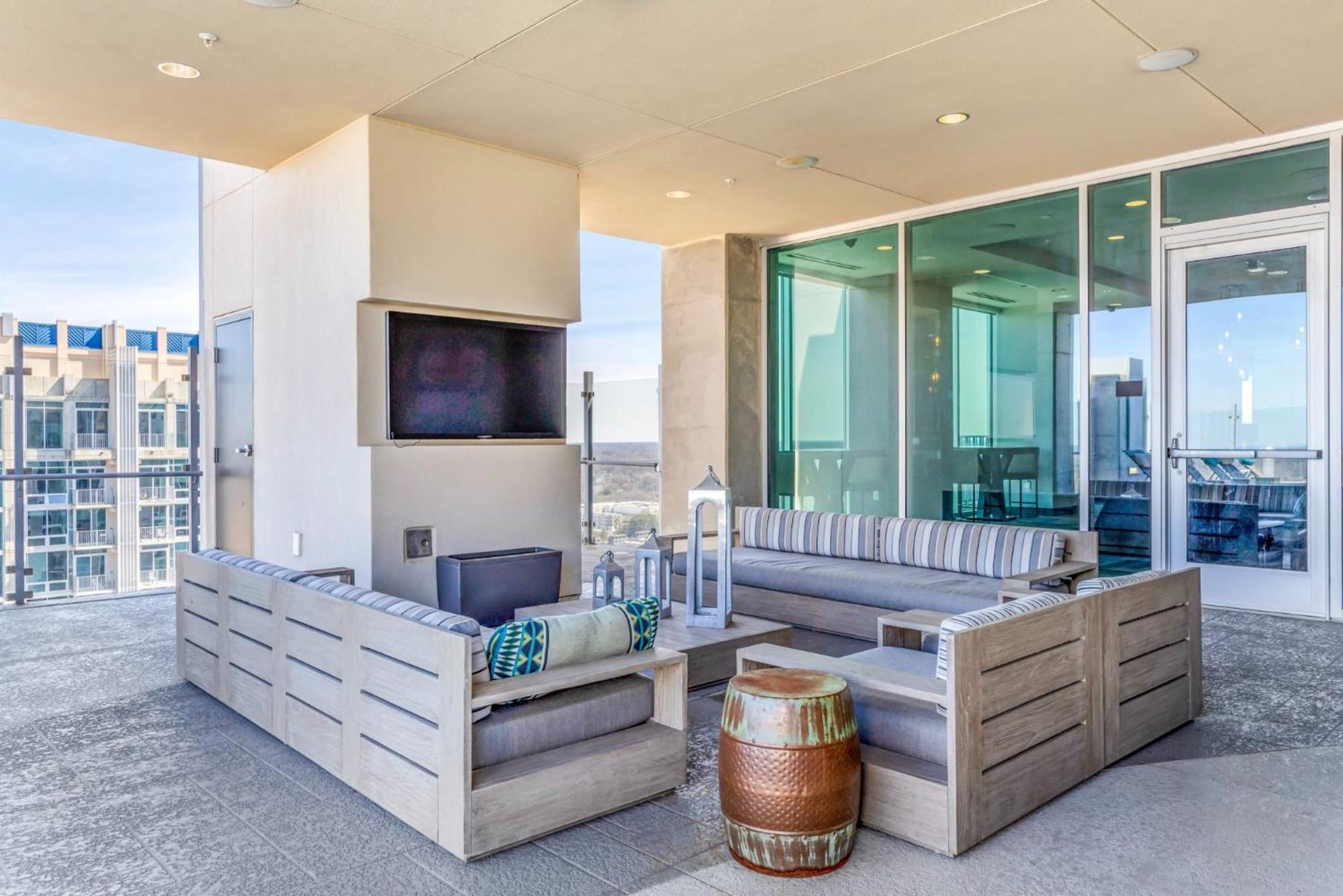 Luxurious Uptown Apartments In Charlotte North Carolina *