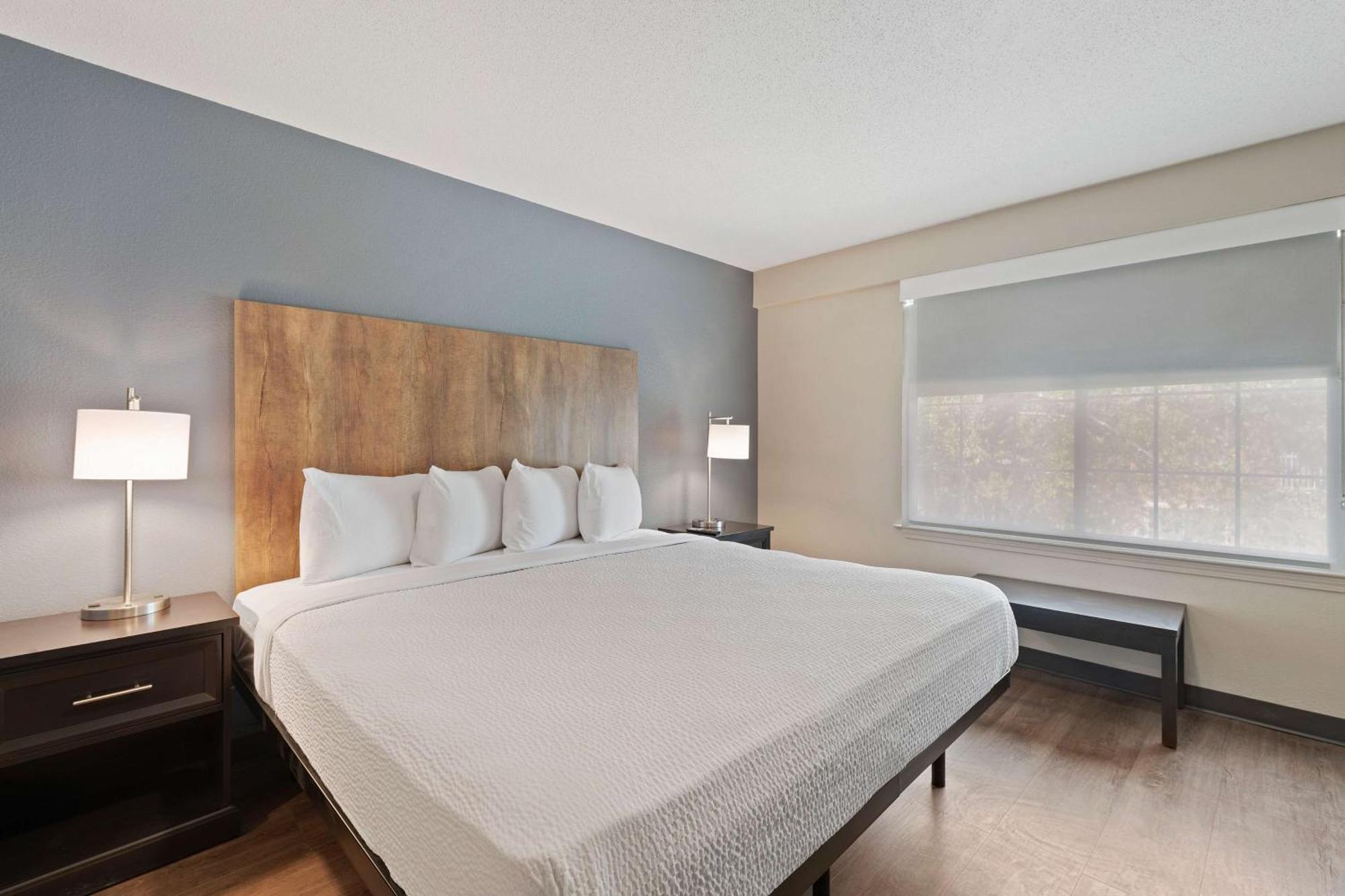 Extended America Select - - Airport Hotel