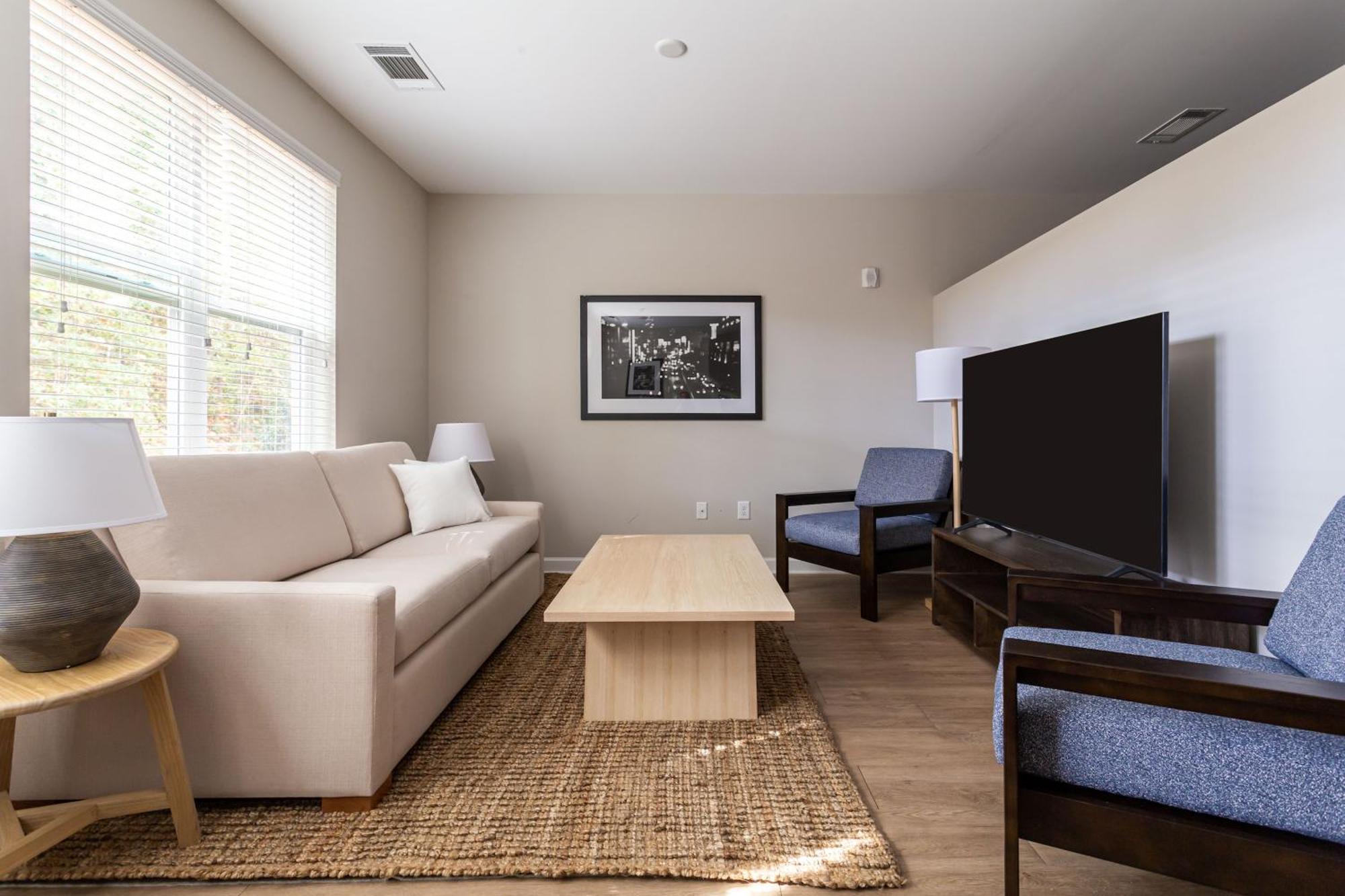 Kasa Freemorewest Hotel