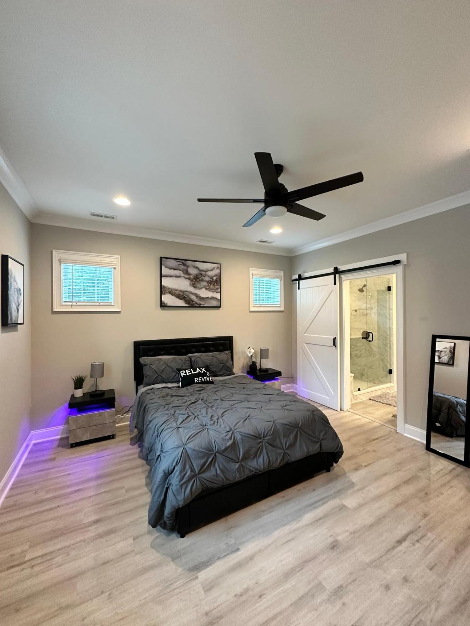 Holiday home New Charming 3bd Townhome With Wifi - 9 Min To Uptown *
