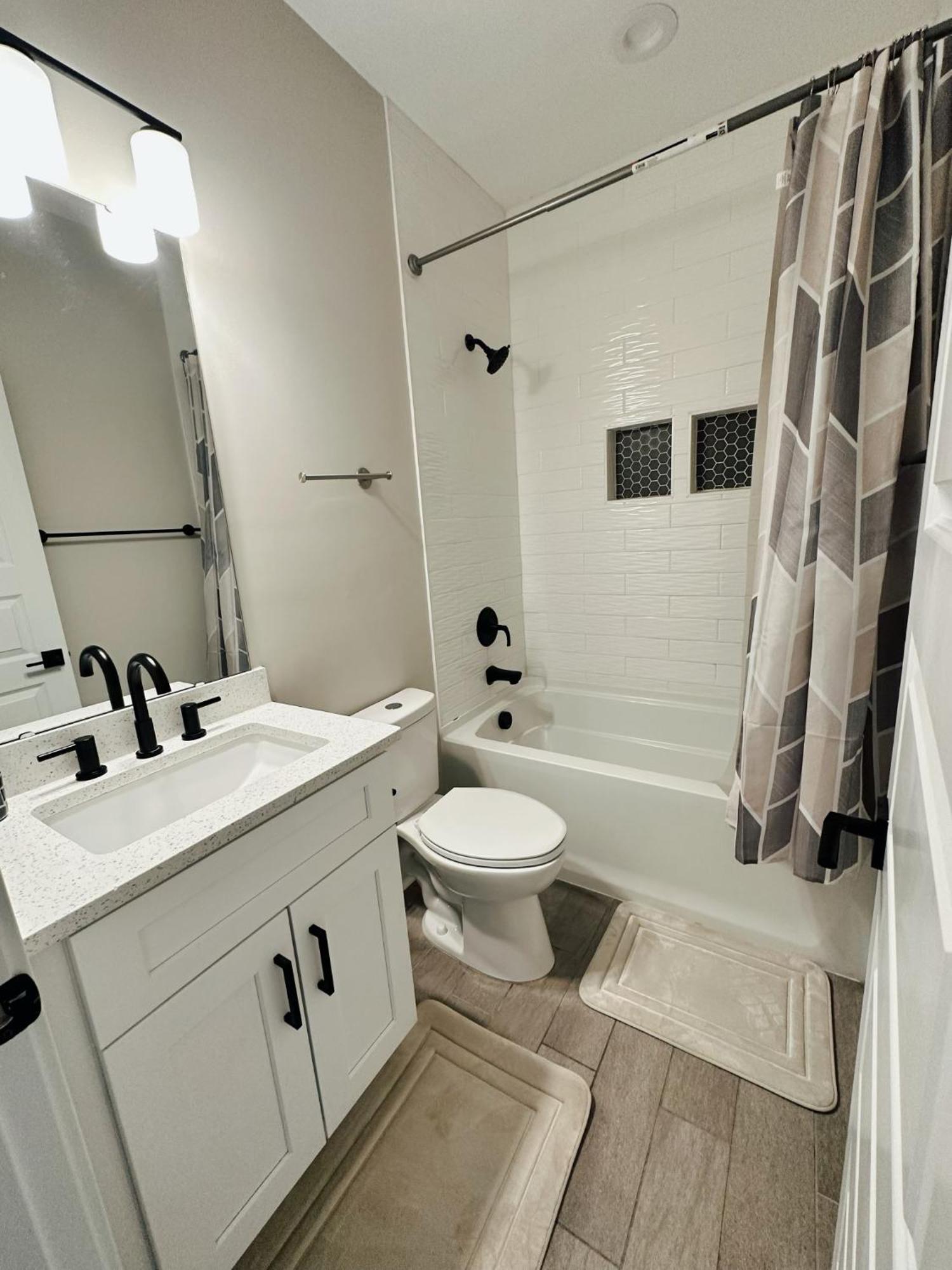 New Charming 3bd Townhome With Wifi - 9 Min To Uptown