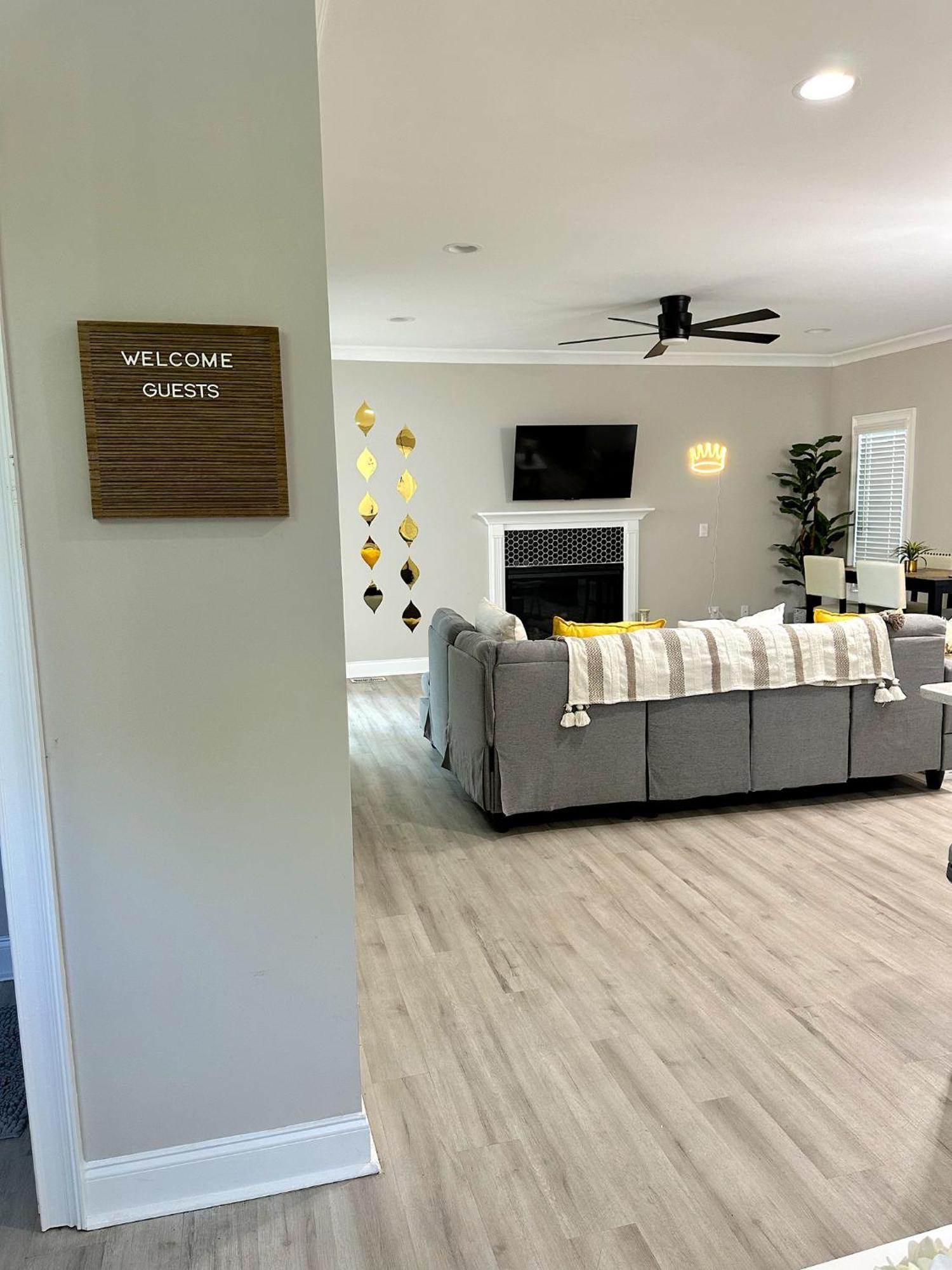 New Charming 3bd Townhome With Wifi - 9 Min To Uptown