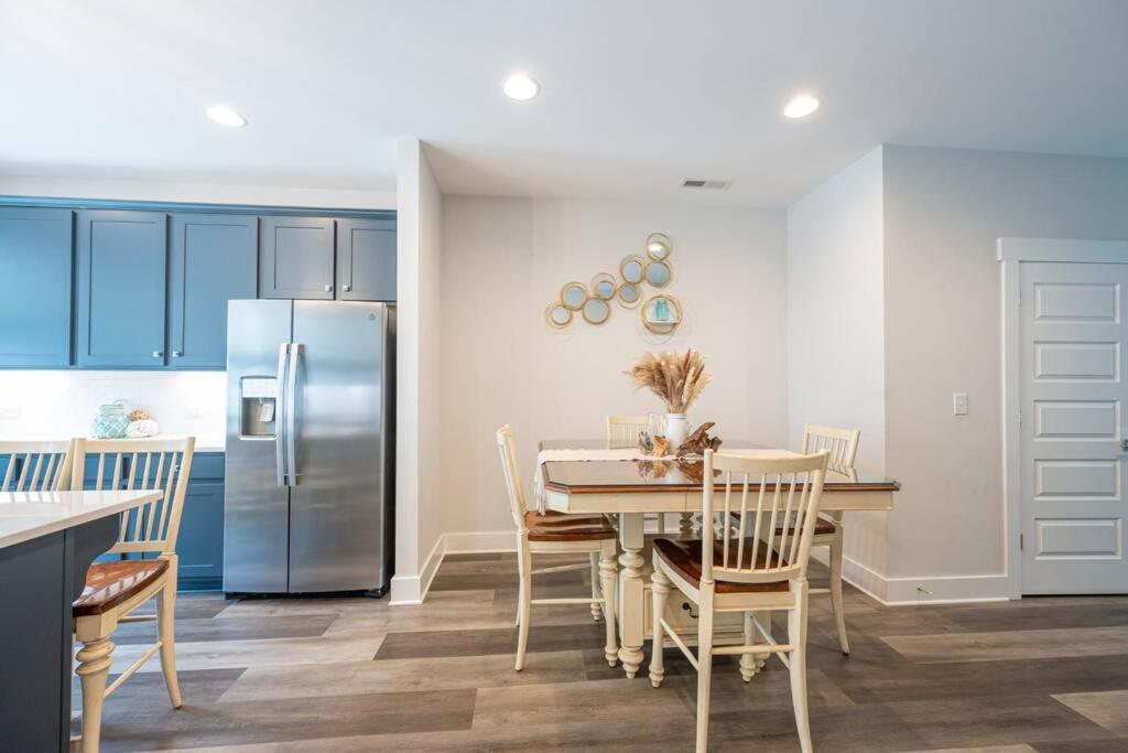 The Sente, New Home, Two Miles To Downtown Holiday home