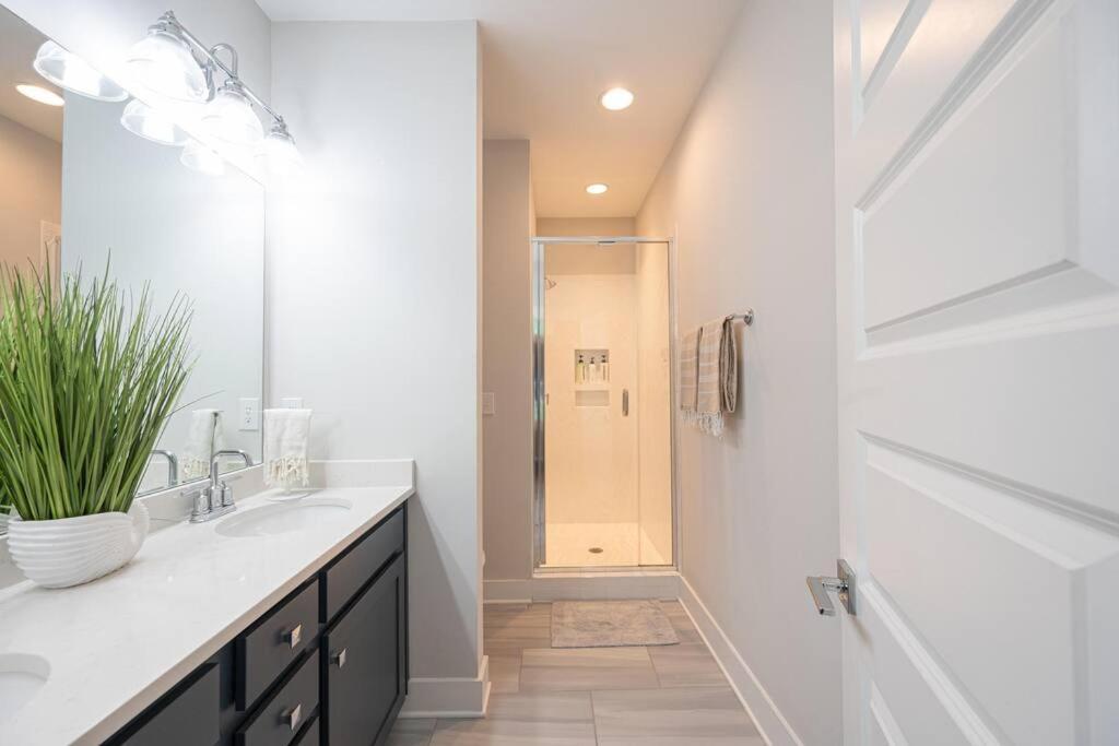 The Sente, New Home, Two Miles To Downtown Holiday home *