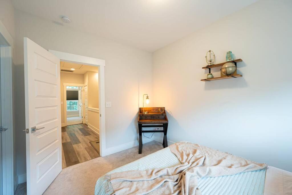 The Sente, New Home, Two Miles To Downtown Holiday home Charlotte