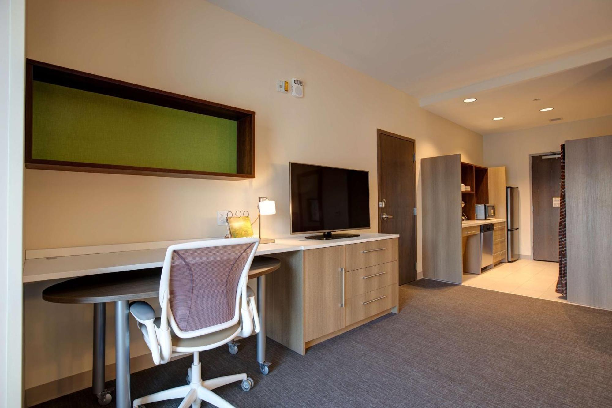 Hotel Home2 By Hilton Uptown 3*