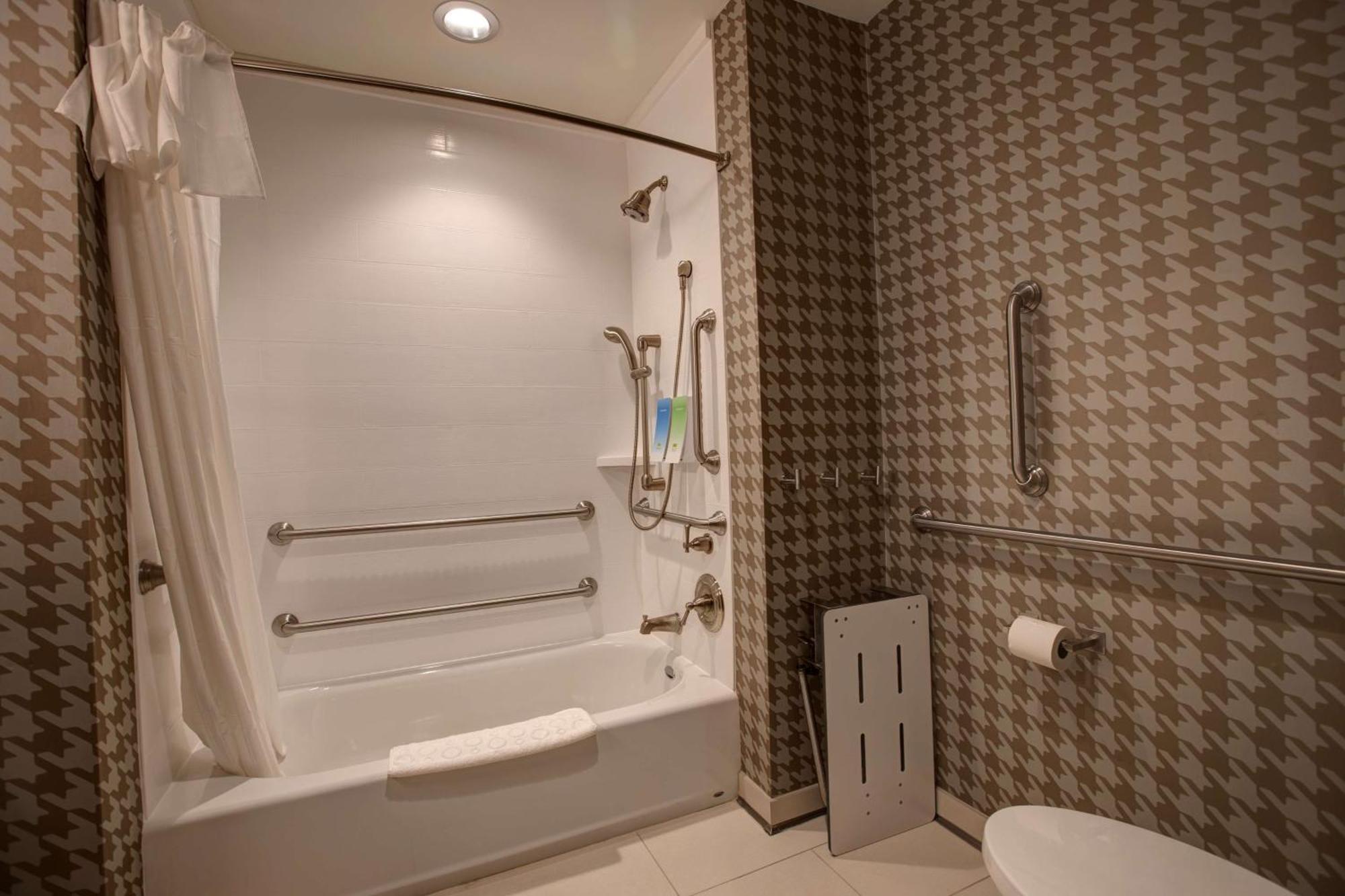 Home2 By Hilton Uptown 3*