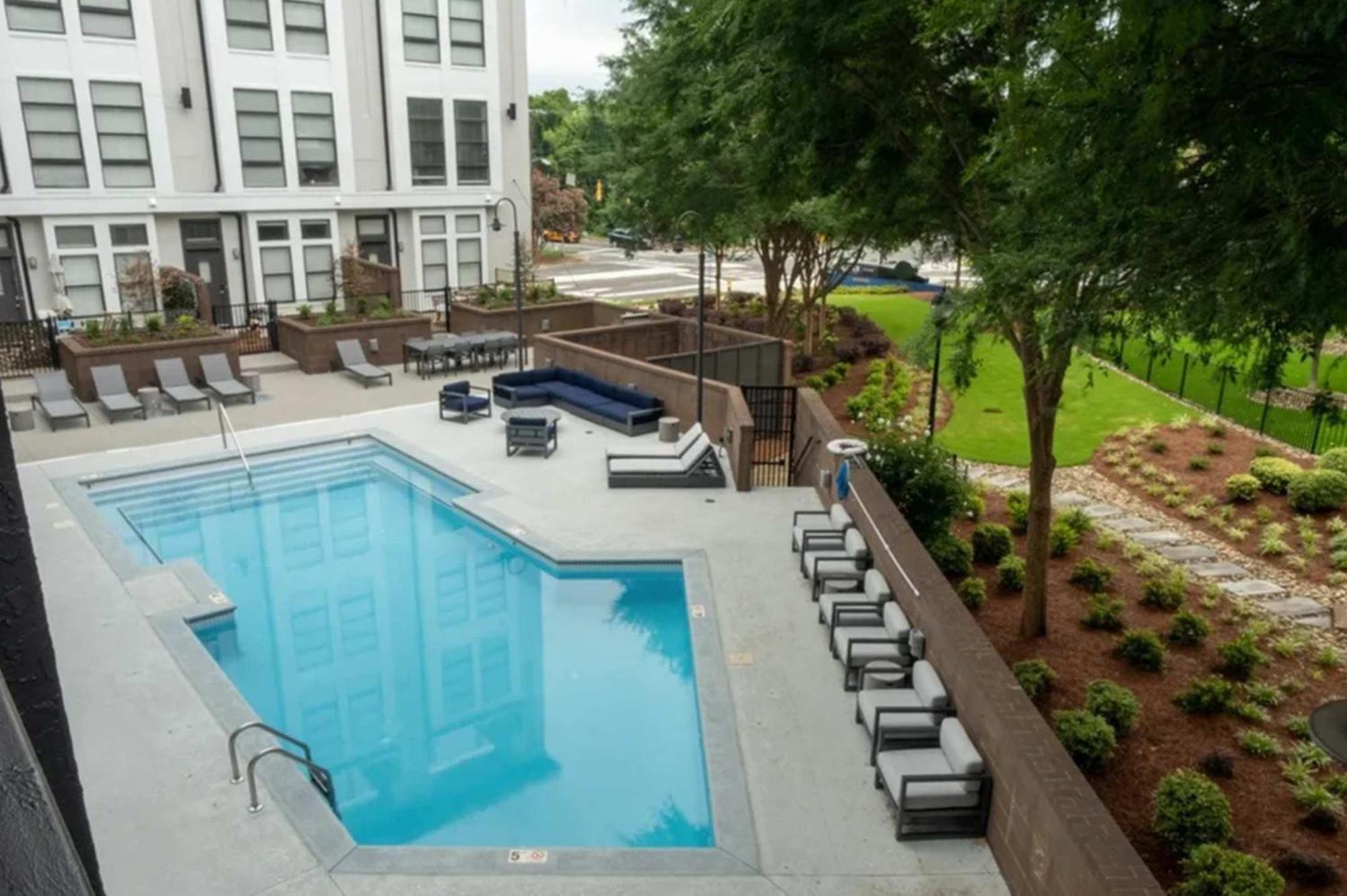 Spacious 2bd With Private Balcony And Free Parking *