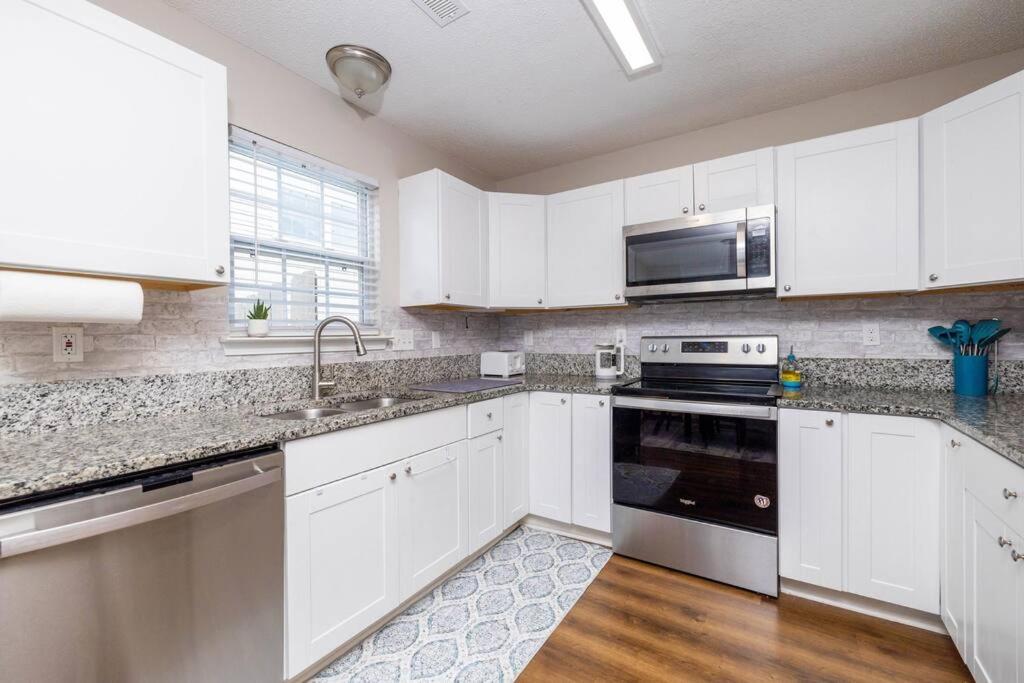 Holiday home Queen Family-friendly Entire House,